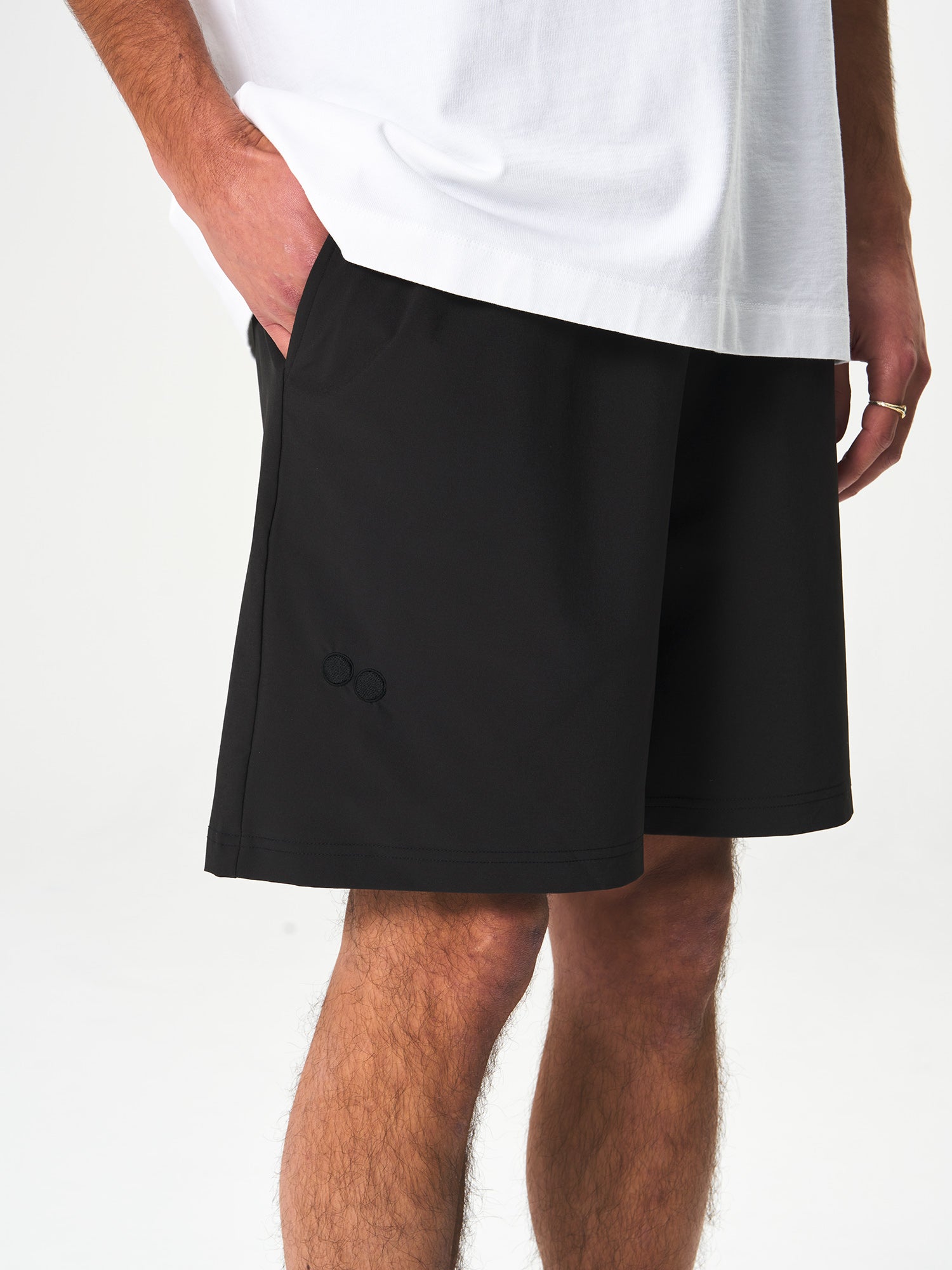 pinqponq-Active-Shorts-Peat-Black-model-front-detail