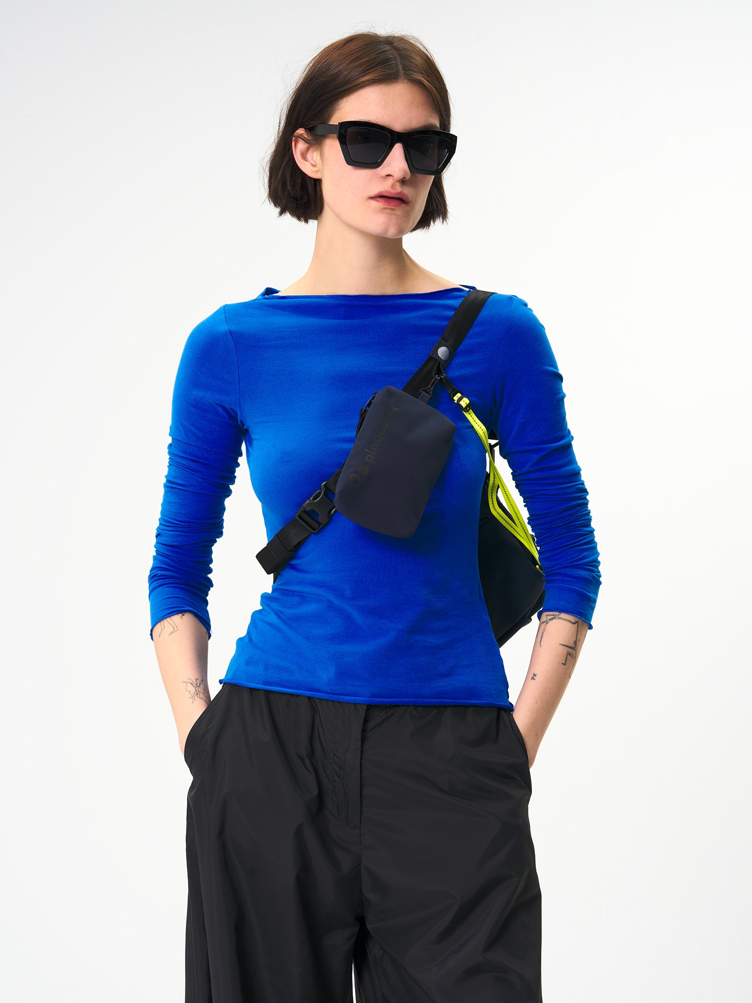 pinqponq-Aksel-Solid-Navy-model-front