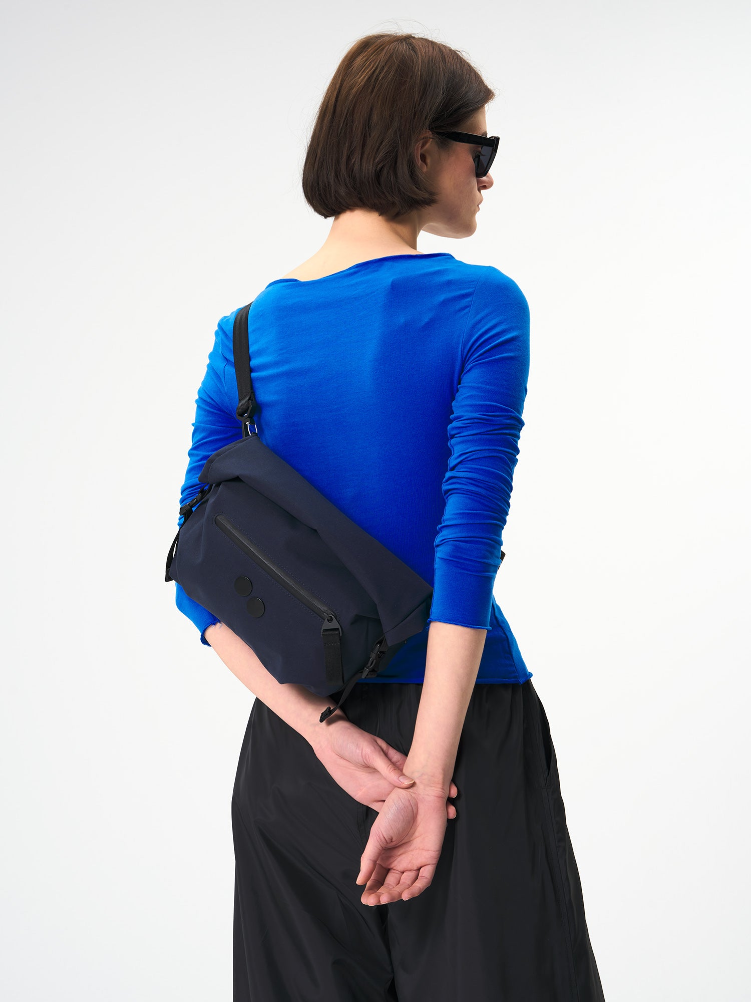 pinqponq-Aksel-Solid-Navy-model-front