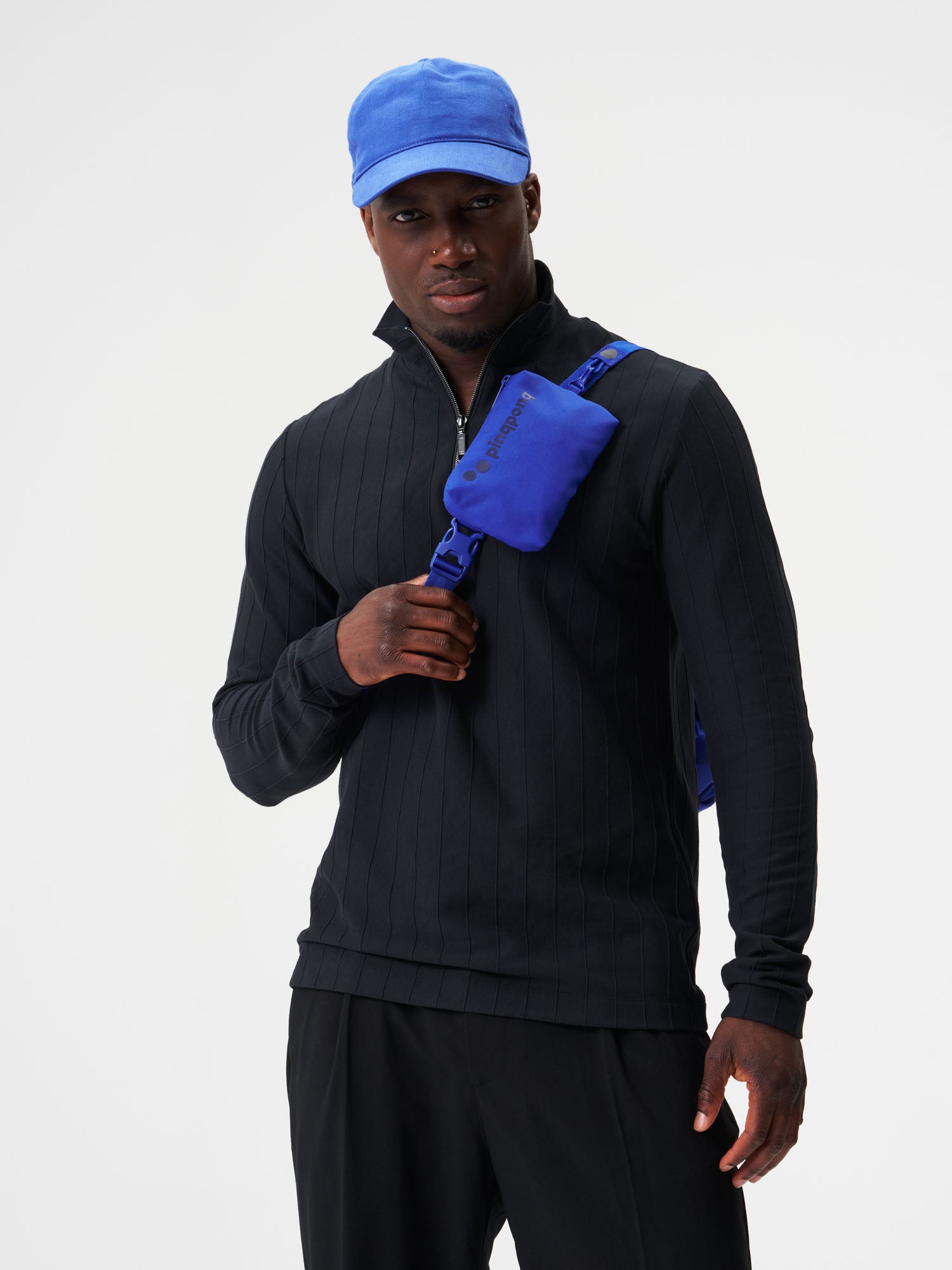 pinqponq-Aksel-Ultimate-Blue-model-back