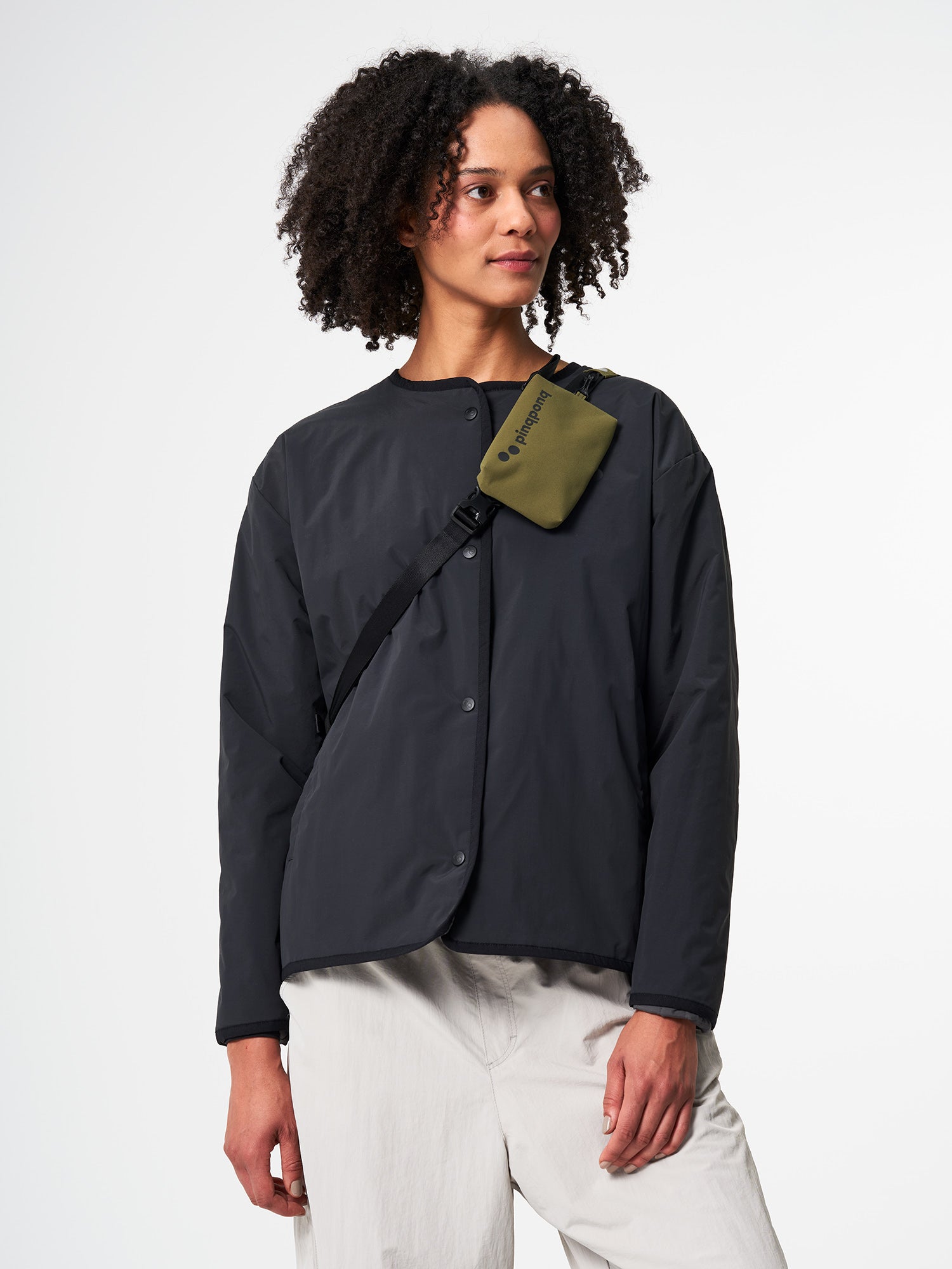 pinqponq-Aksel-Solid-Olive-model-front