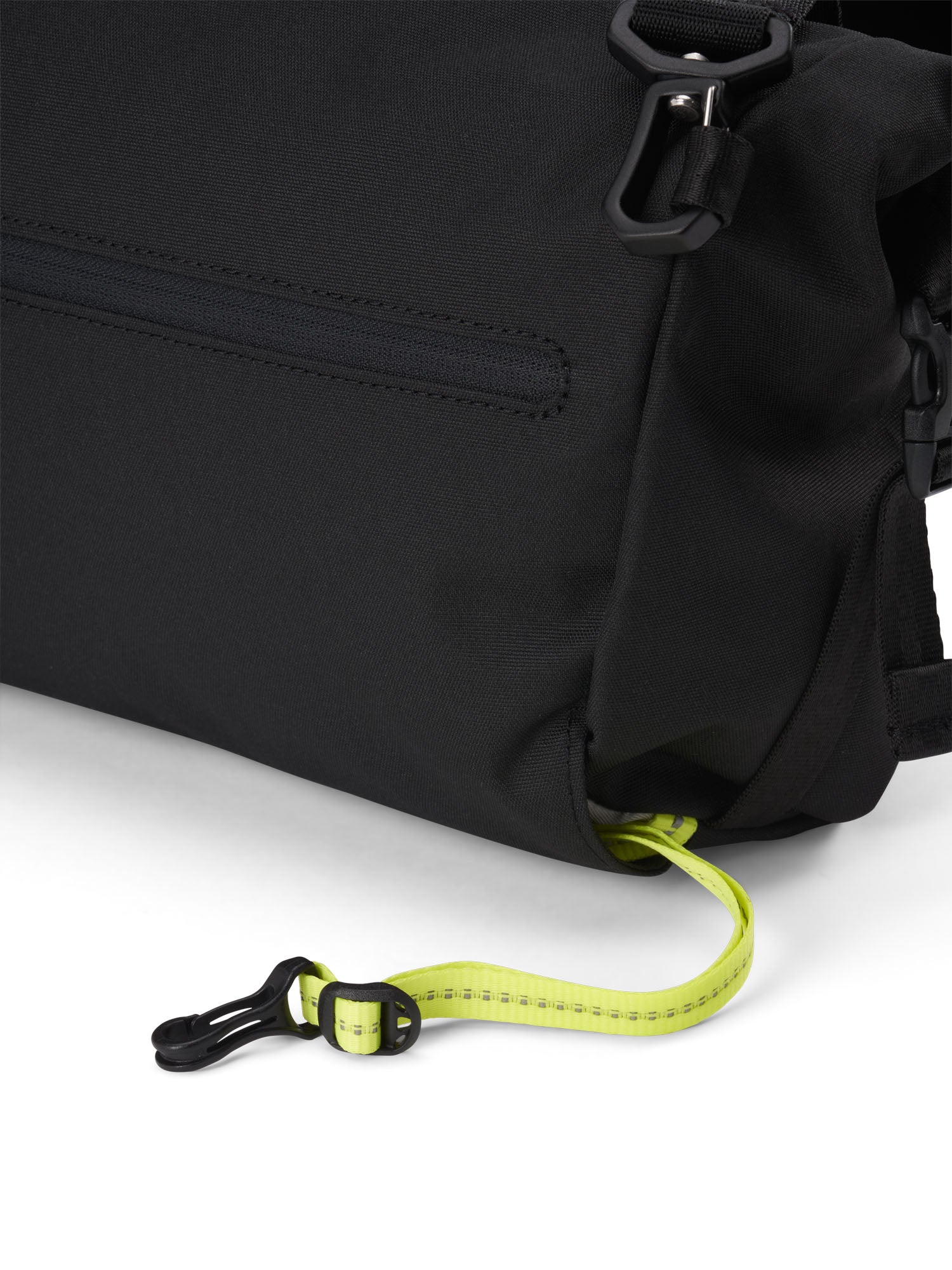 Aksel - Rooted Black