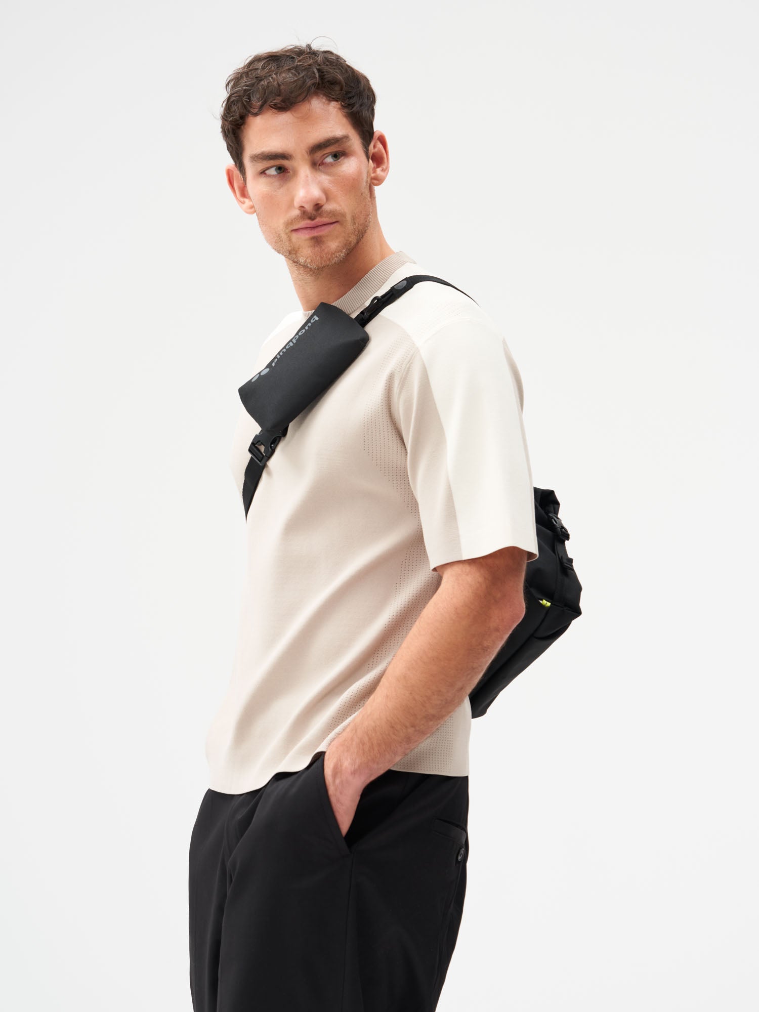 Aksel - Rooted Black