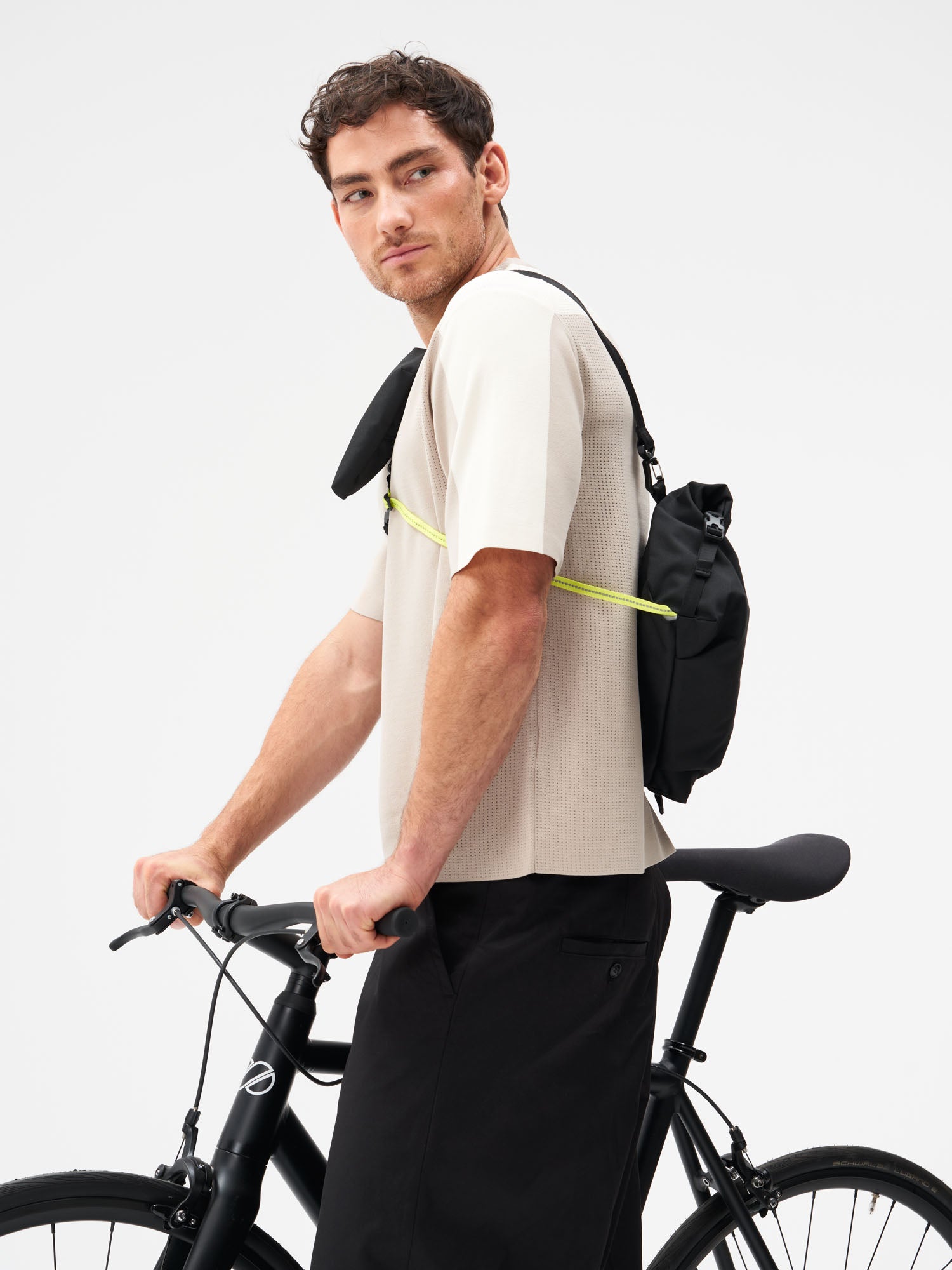 Aksel - Rooted Black