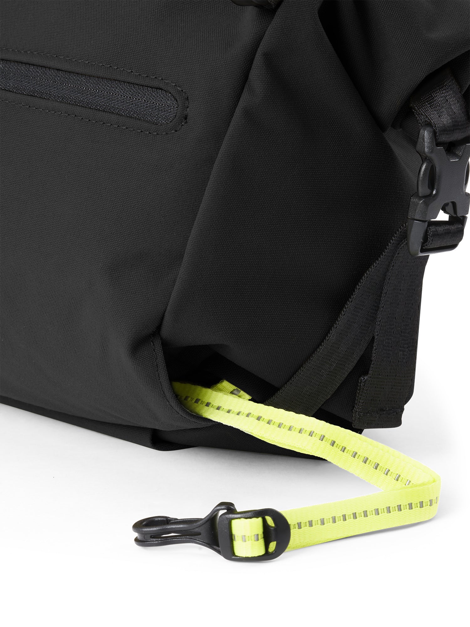 pinqponq-Aksel-Solid-Black-details