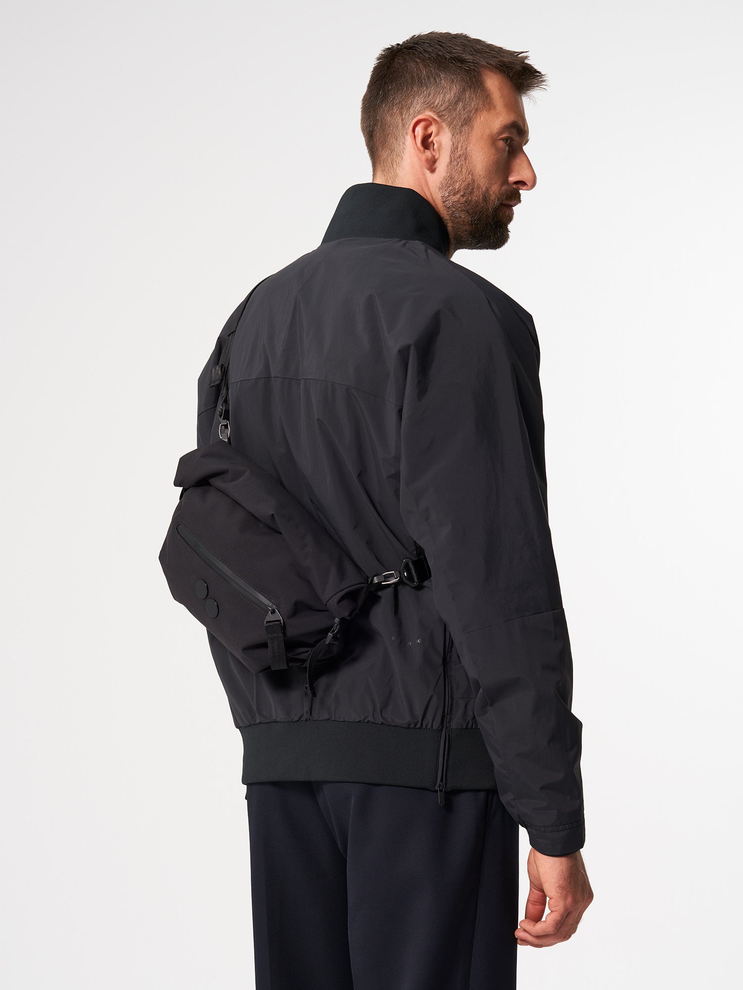 pinqponq-Aksel-Solid-Black-model-back