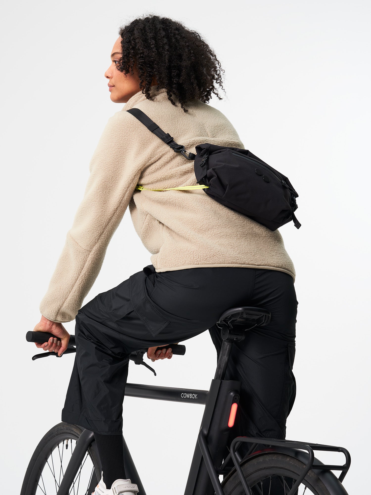 pinqponq-Aksel-Solid-Black-model-back