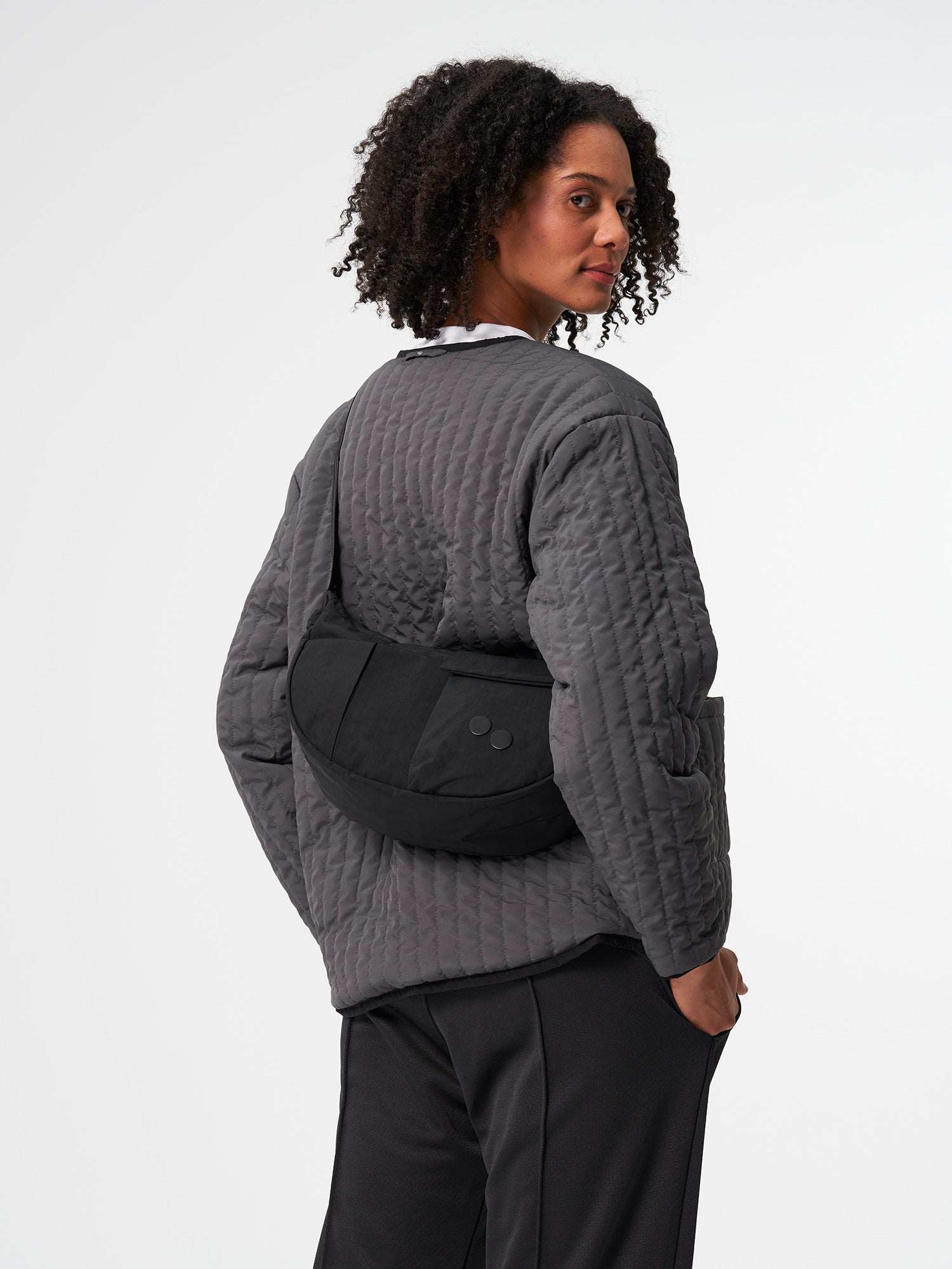 pinqponq-Krumm-Medium-Crinkle-Black-model-back