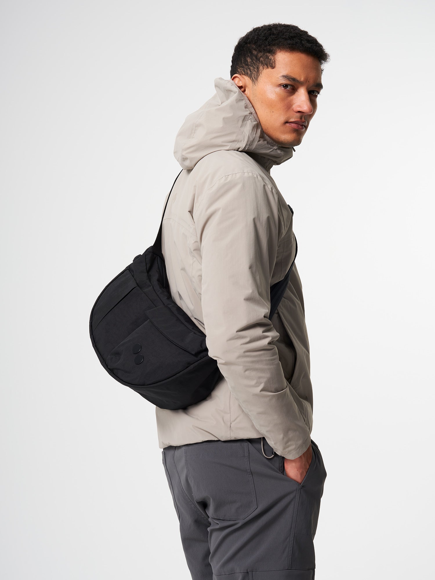 pinqponq-Krumm-Medium-Crinkle-Black-model-back