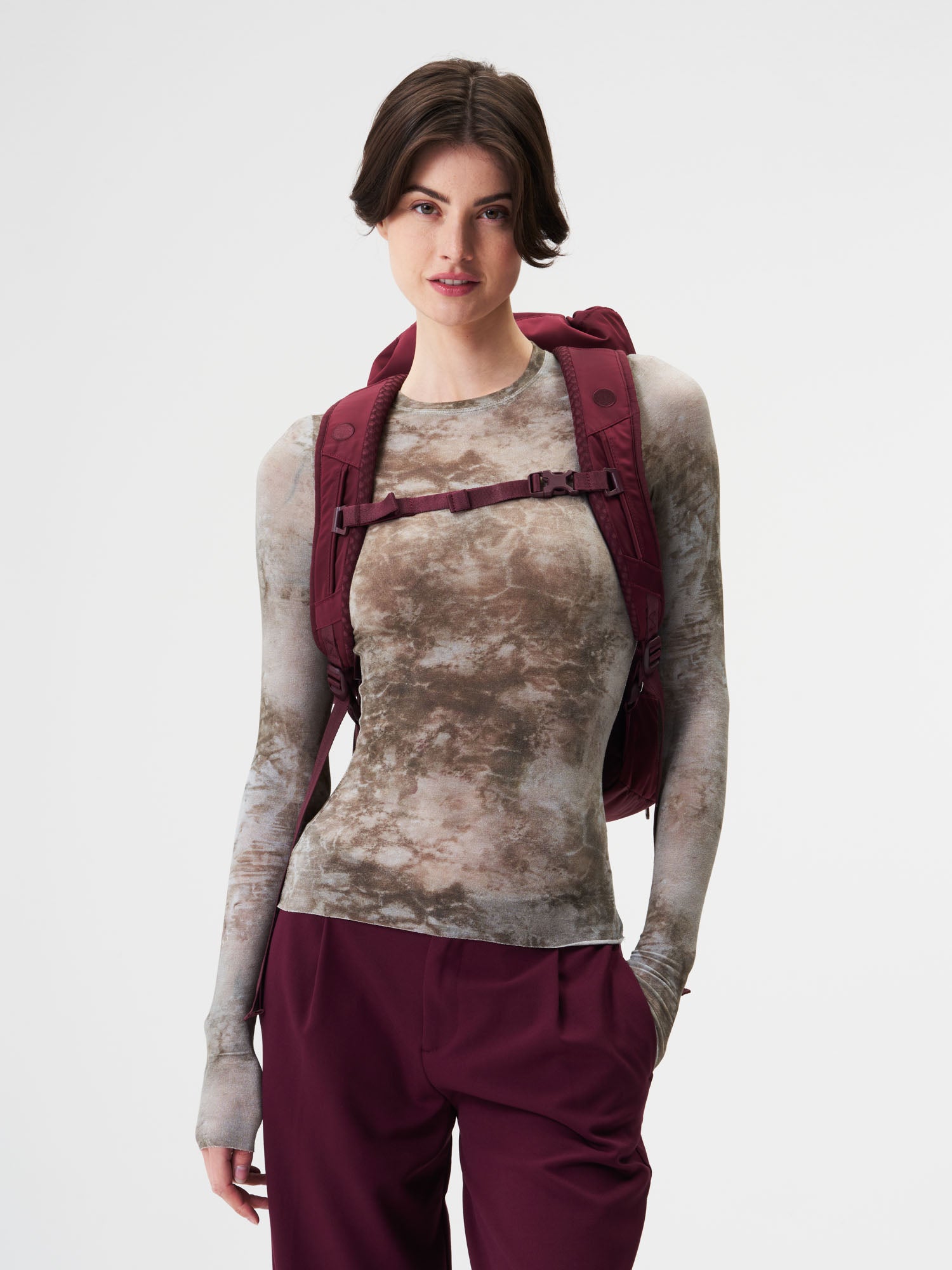 pinqponq-Blok-Medium-Changeant-Glazed-Red-model-back