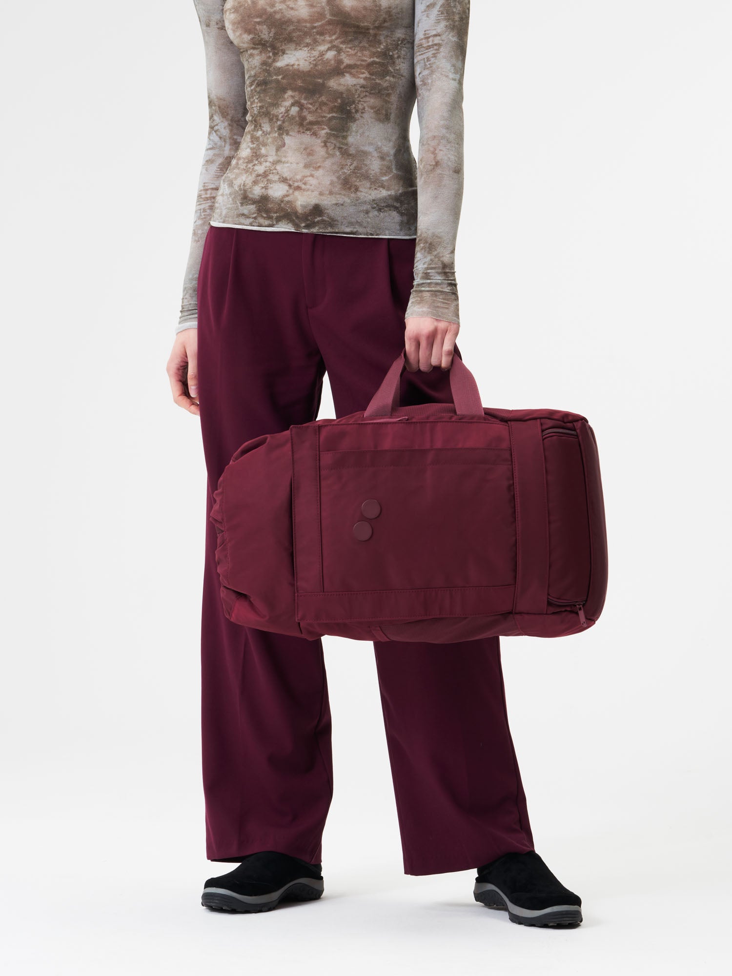 pinqponq-Blok-Medium-Changeant-Glazed-Red-model-front