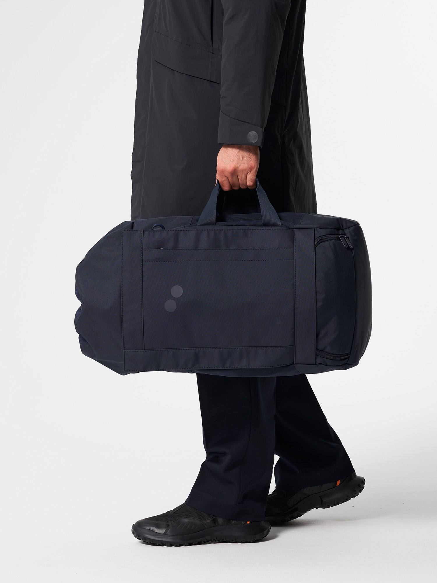 pinqponq-Blok-Large-Fjord-Navy-model-side