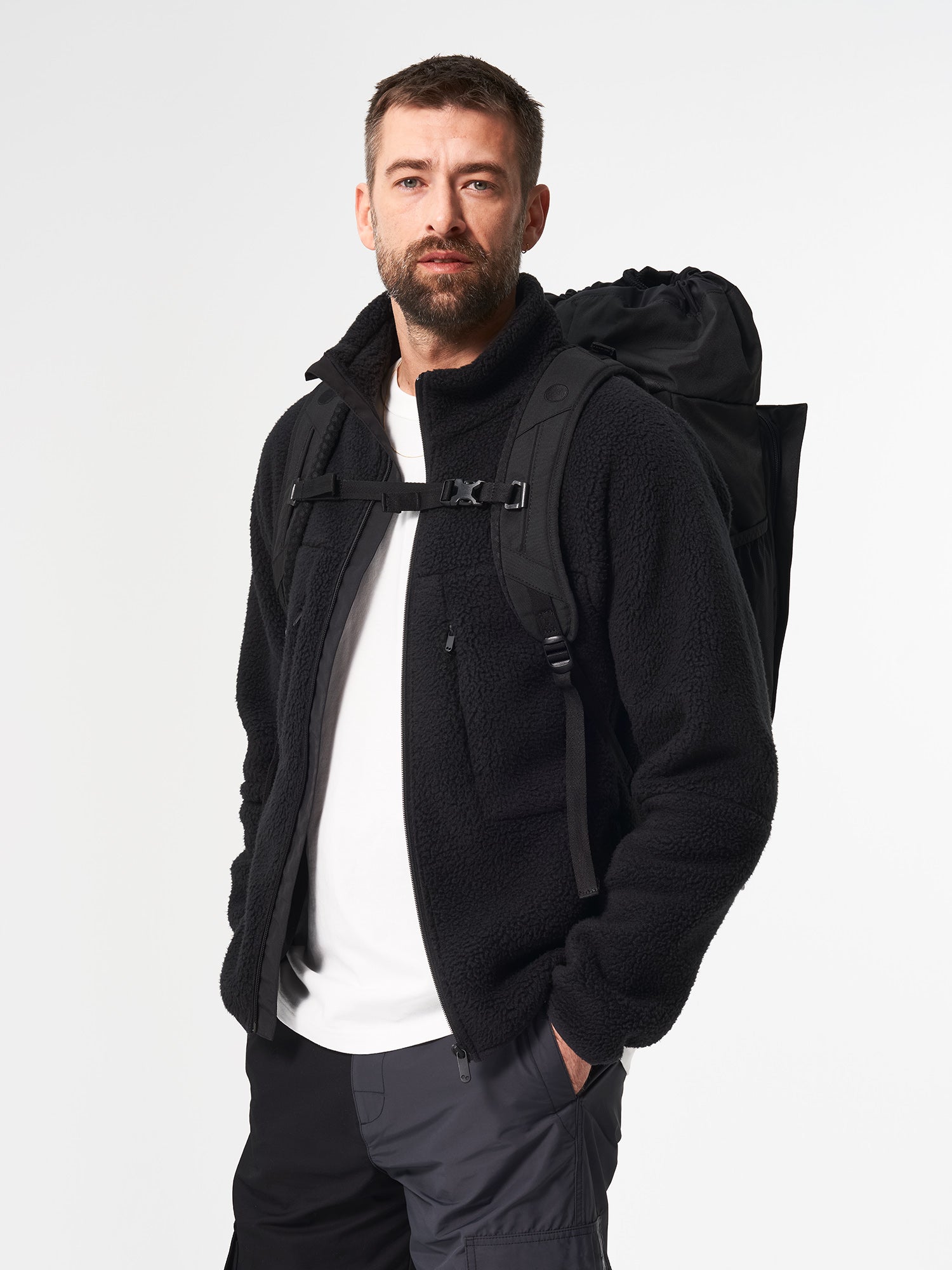 pinqponq-backpack-blok-large-rooted-black-model-back