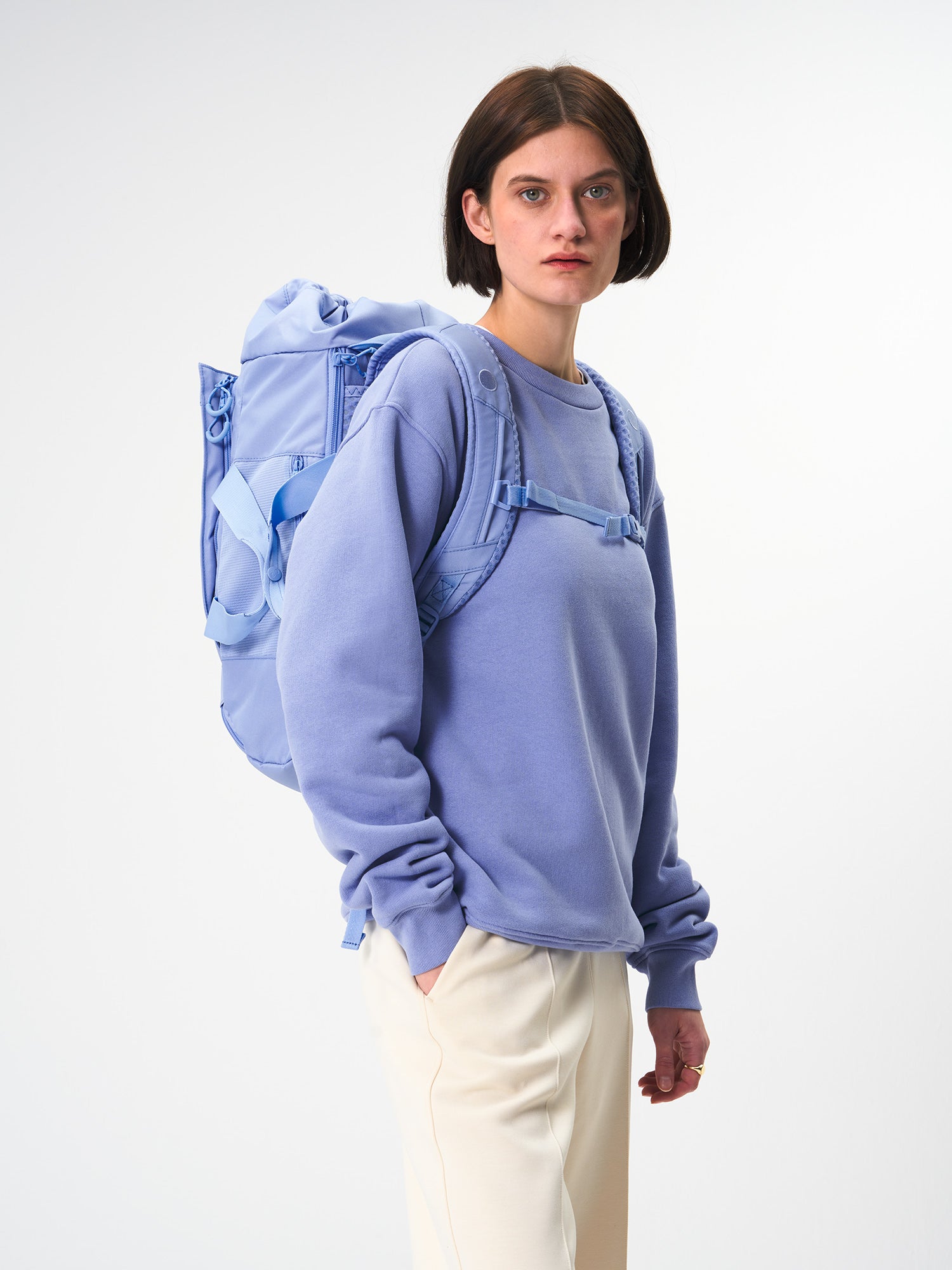 pinqponq-Blok-Medium-Pool-Blue-model-side