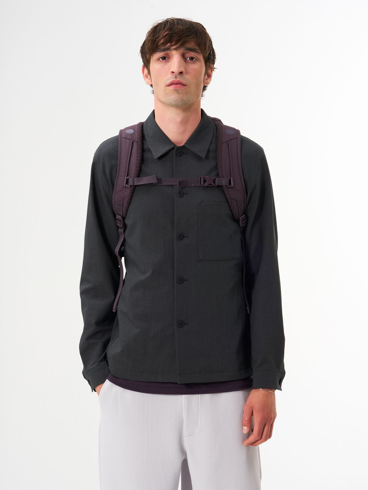 pinqponq-Blok-Medium-Midnight-Plum-model-back