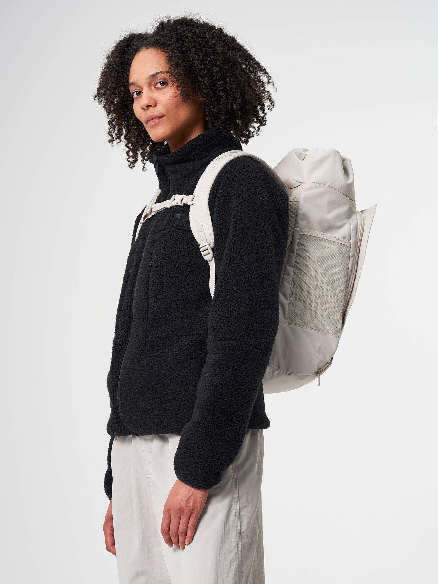 pinqponq-backpack-Blok-Medium-Cliff-Beige-model-side