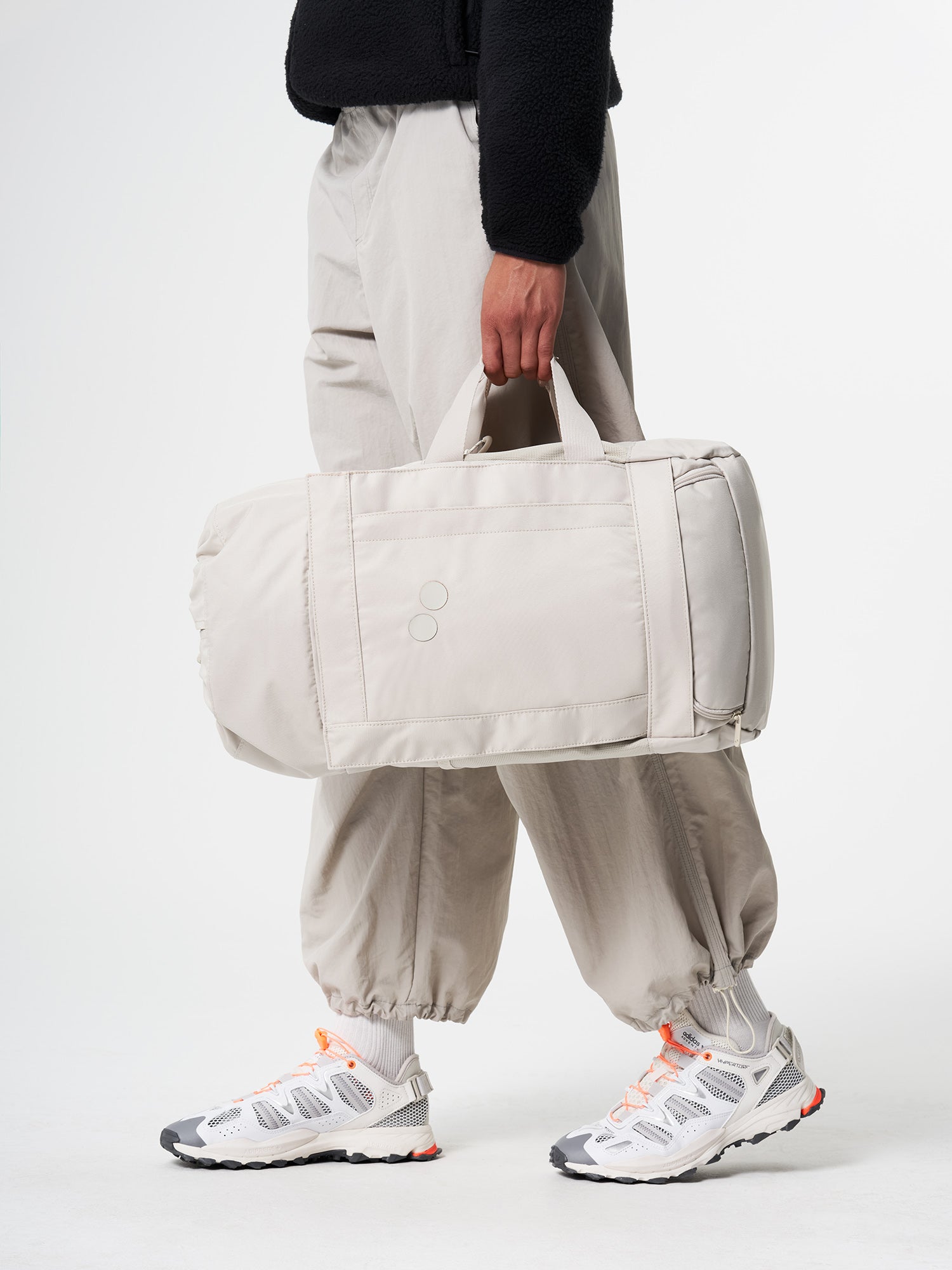 pinqponq-backpack-Blok-Medium-Cliff-Beige-model-front