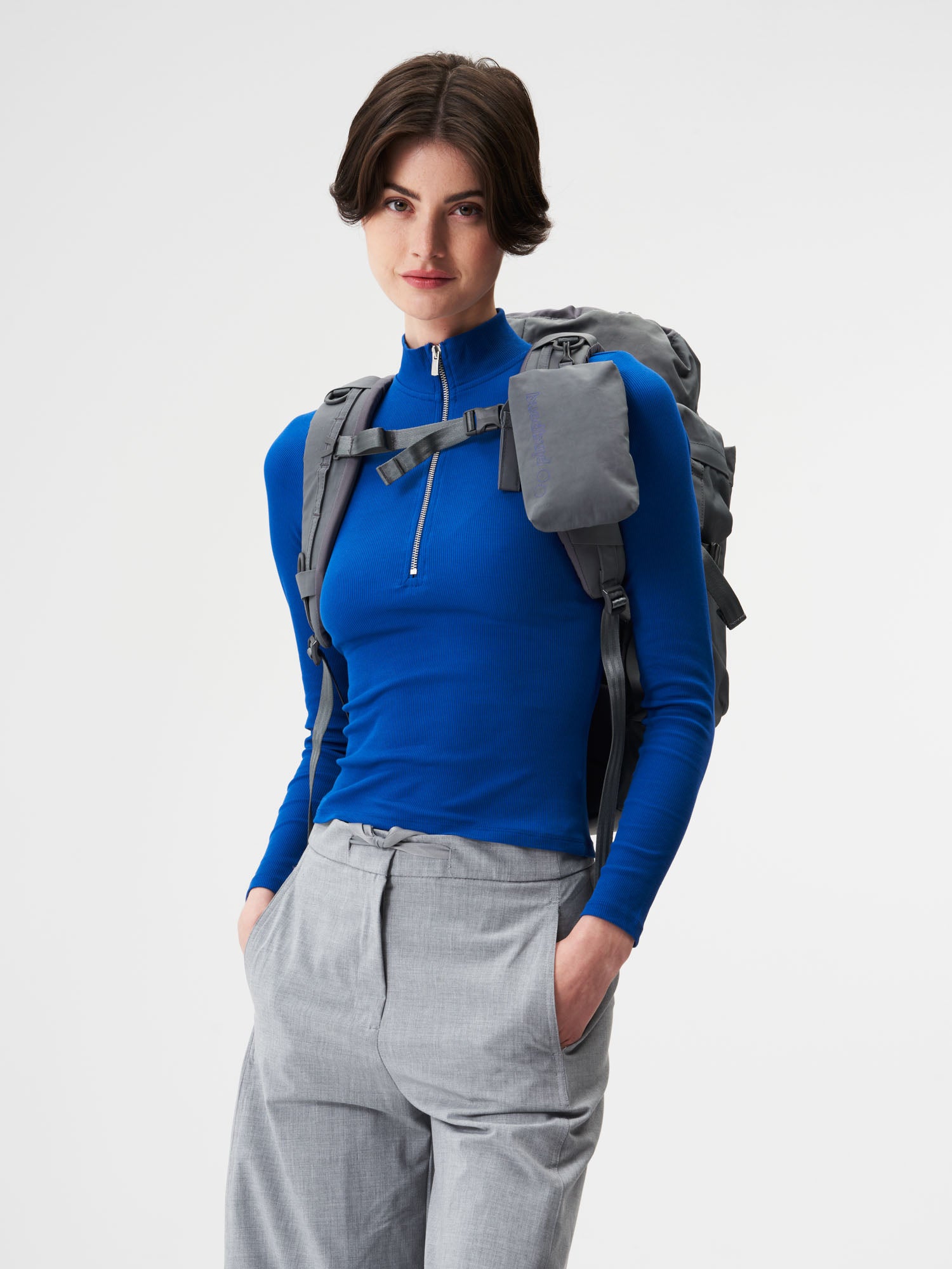 pinqponq-Blok-Medium-Crinkle-Grey-model-back