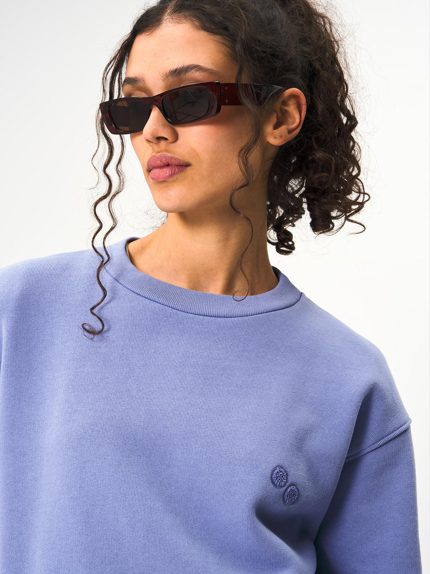 pinqponq-Sweatshirt-Unisex-Pool-Blue-model-front-detail