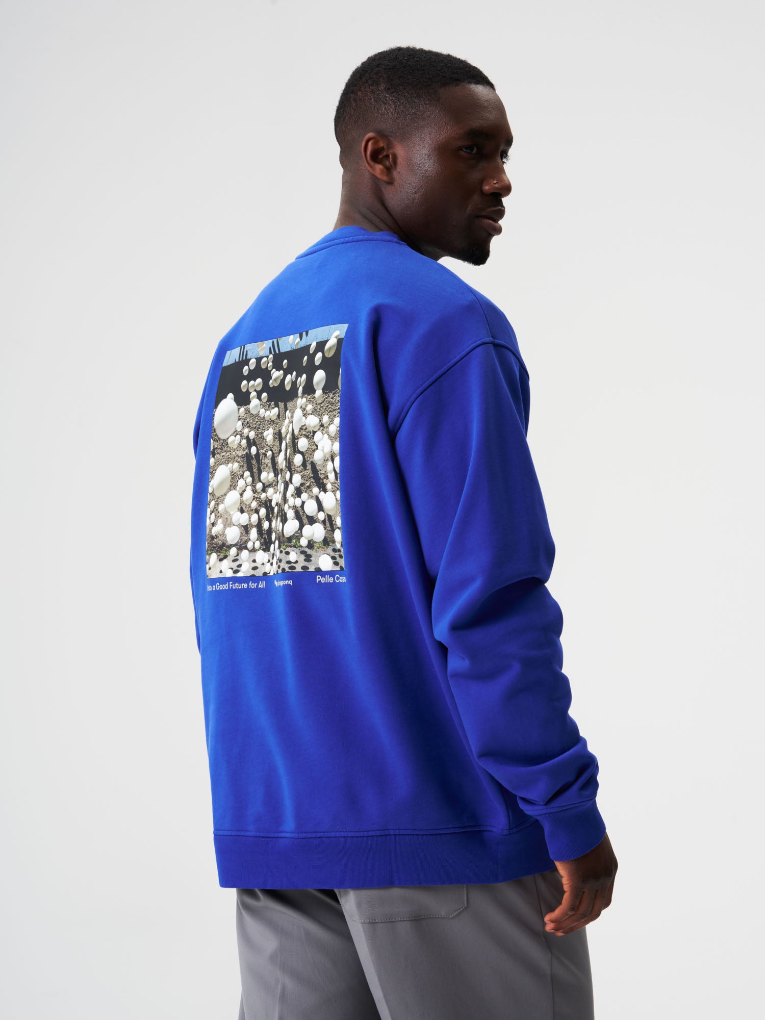 pinqponq-Sweatshirt-Unisex-Future-Blue-Pelle-Cass-Pingpong-model-back