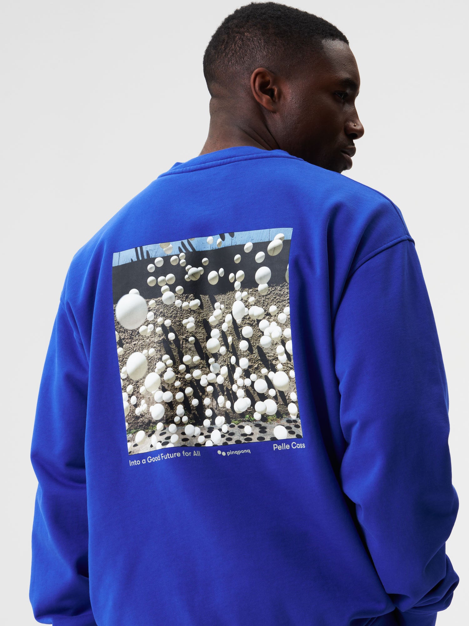 pinqponq-Sweatshirt-Unisex-Future-Blue-Pelle-Cass-Pingpong-model-back-detail