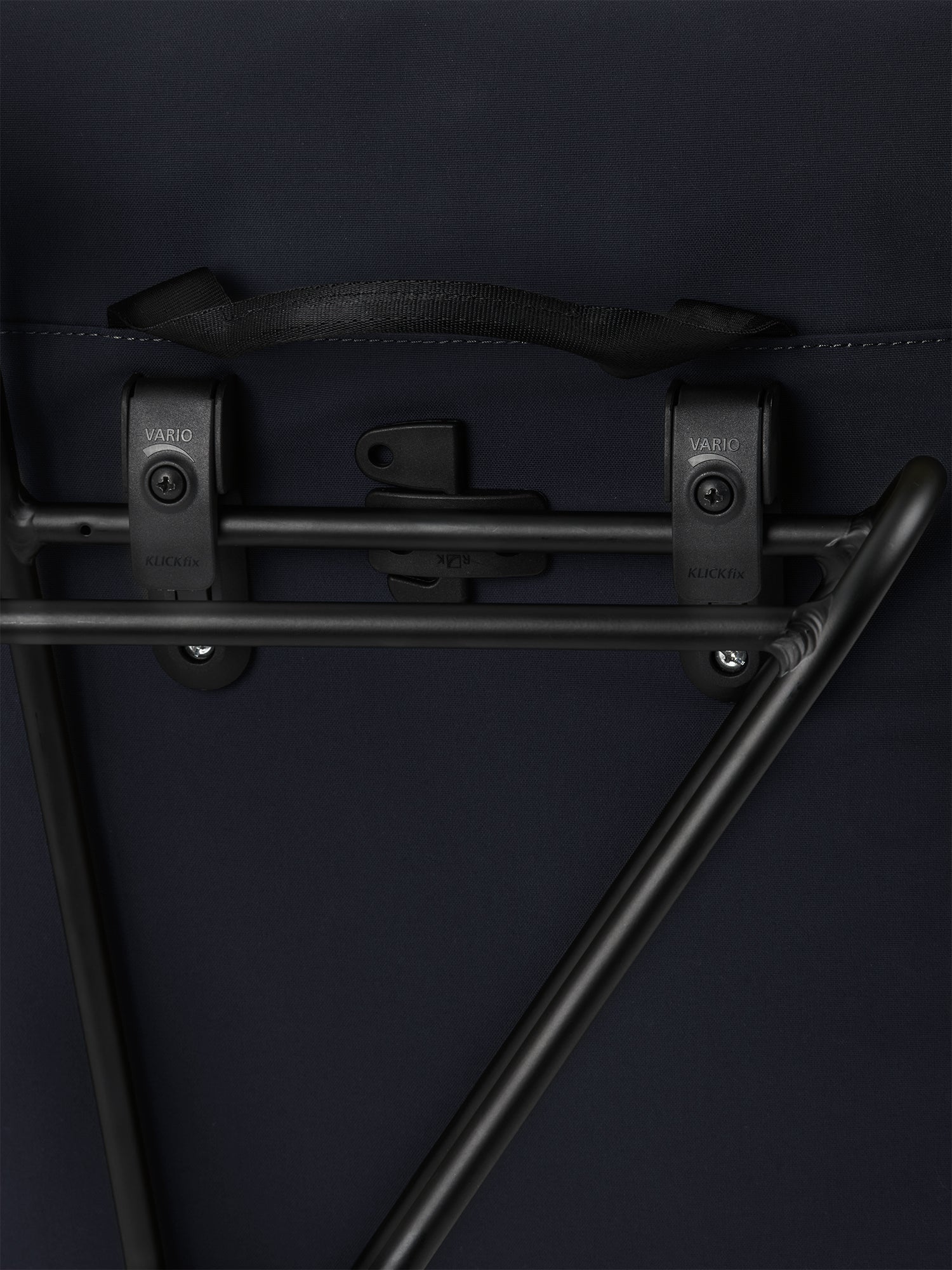 pinqponq-Pendik-TB-Solid-Navy-closeup-details