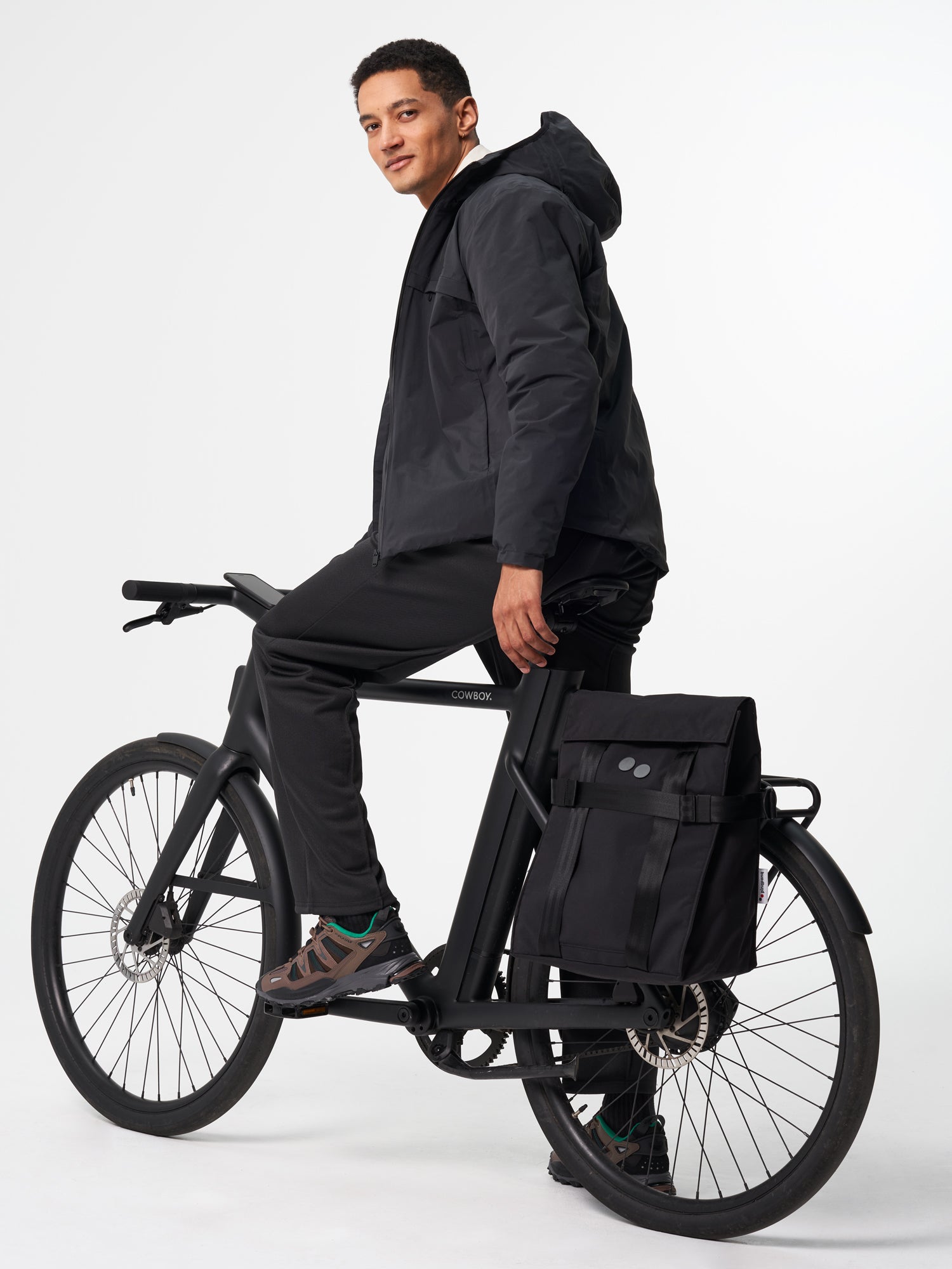 pinqponq-Pendik-TB-Solid-Navy-model-front