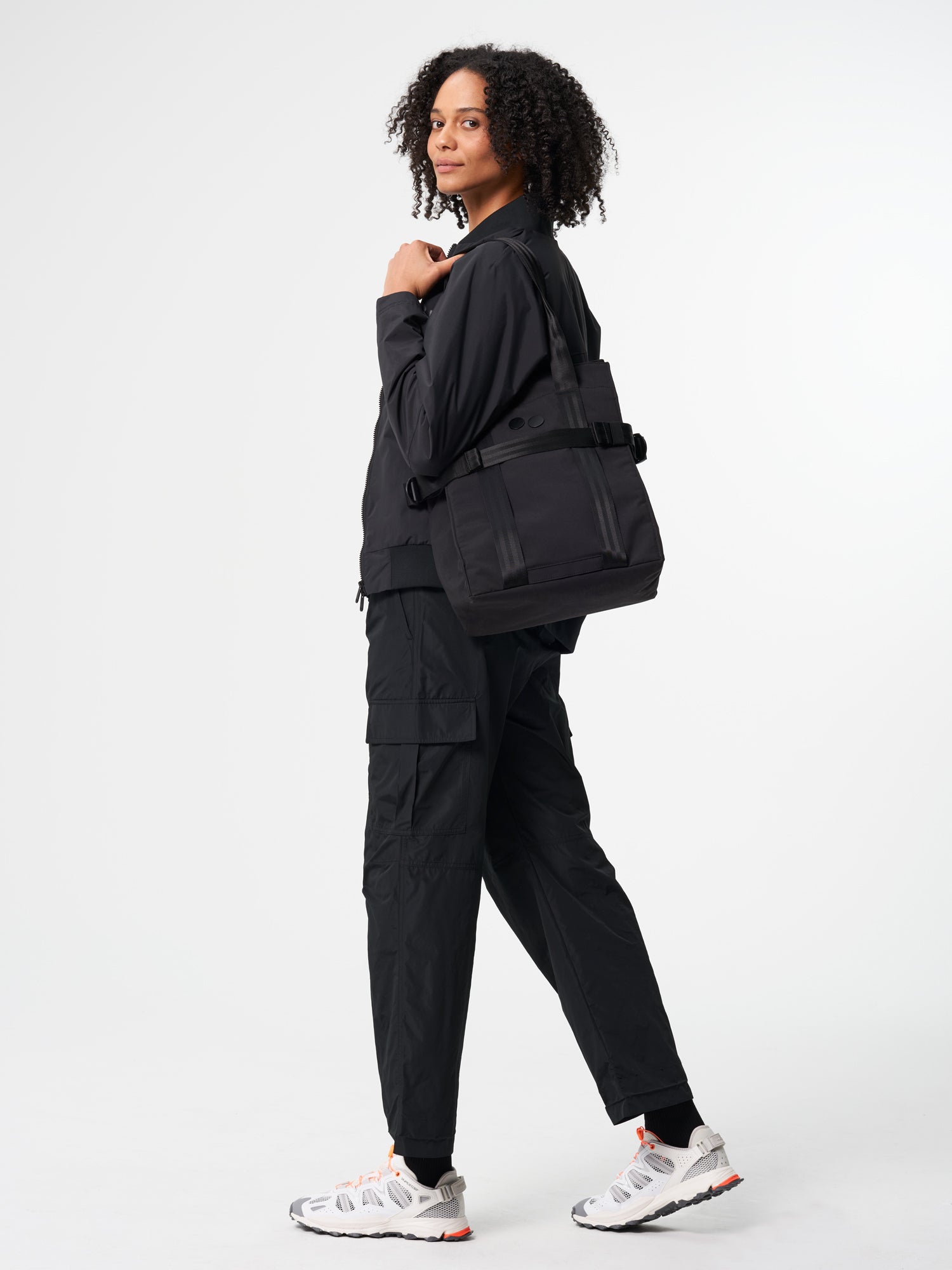 pinqponmodel-frontq-Pendik-TB-Solid-Navy-pinqponq-Pendik-model-front