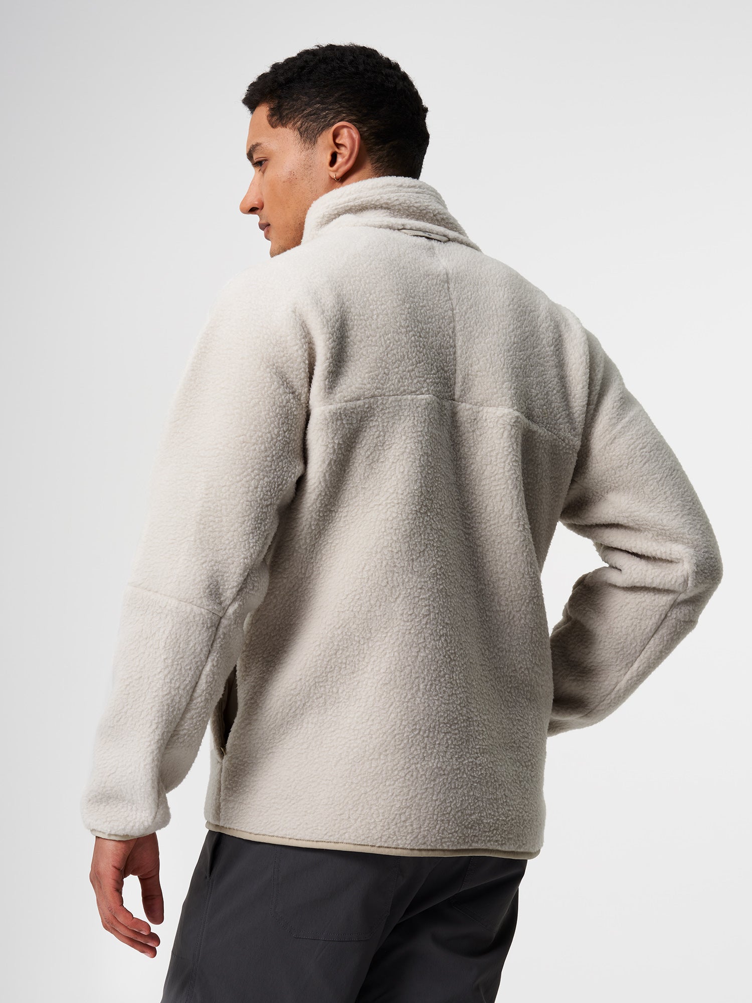 pinqponq-Fleece-Jacket-Men-Cliff-Beige-model-back