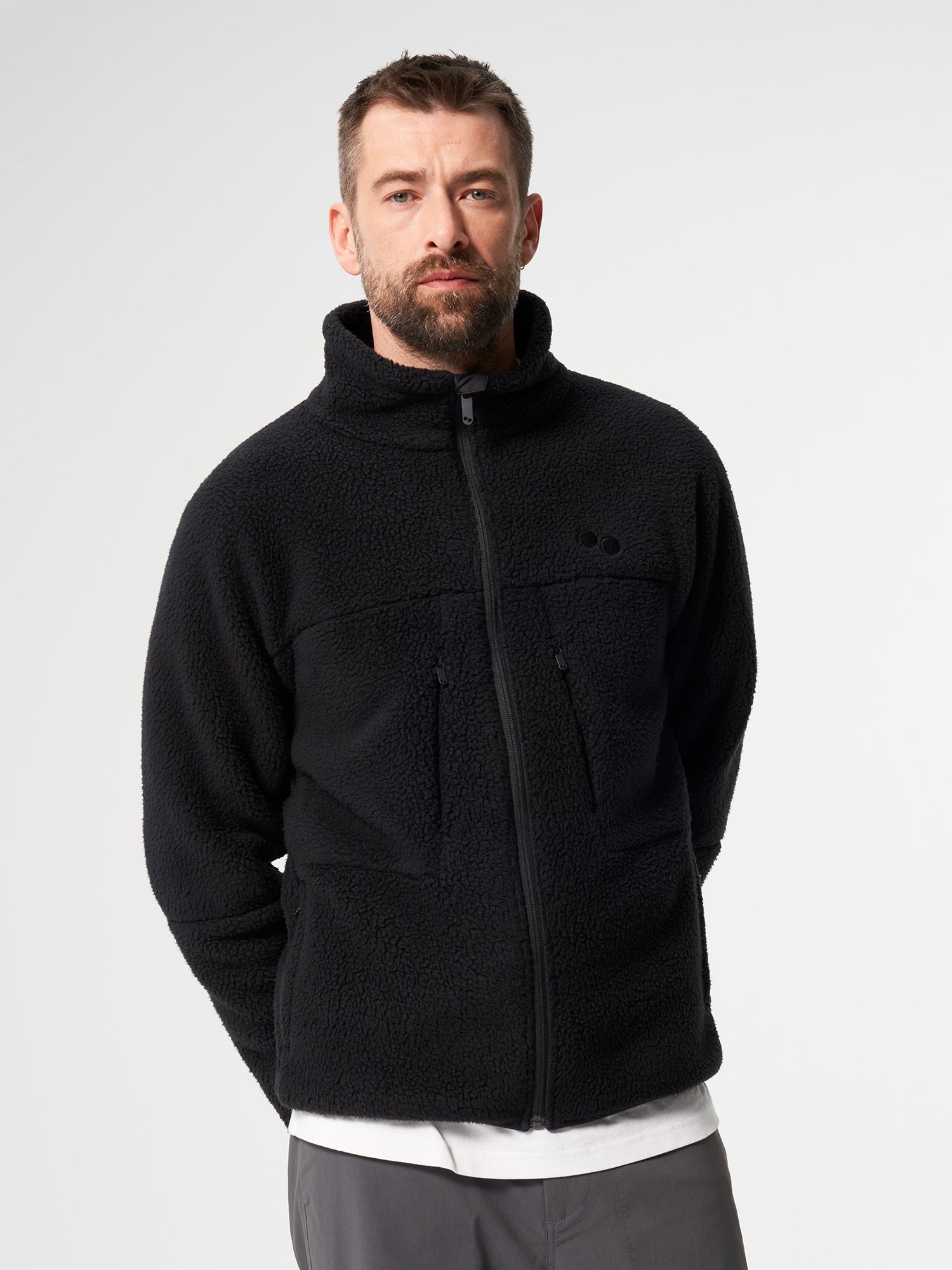 pinqponq-Fleece-Jacket-Men-Peat-Black-model-front