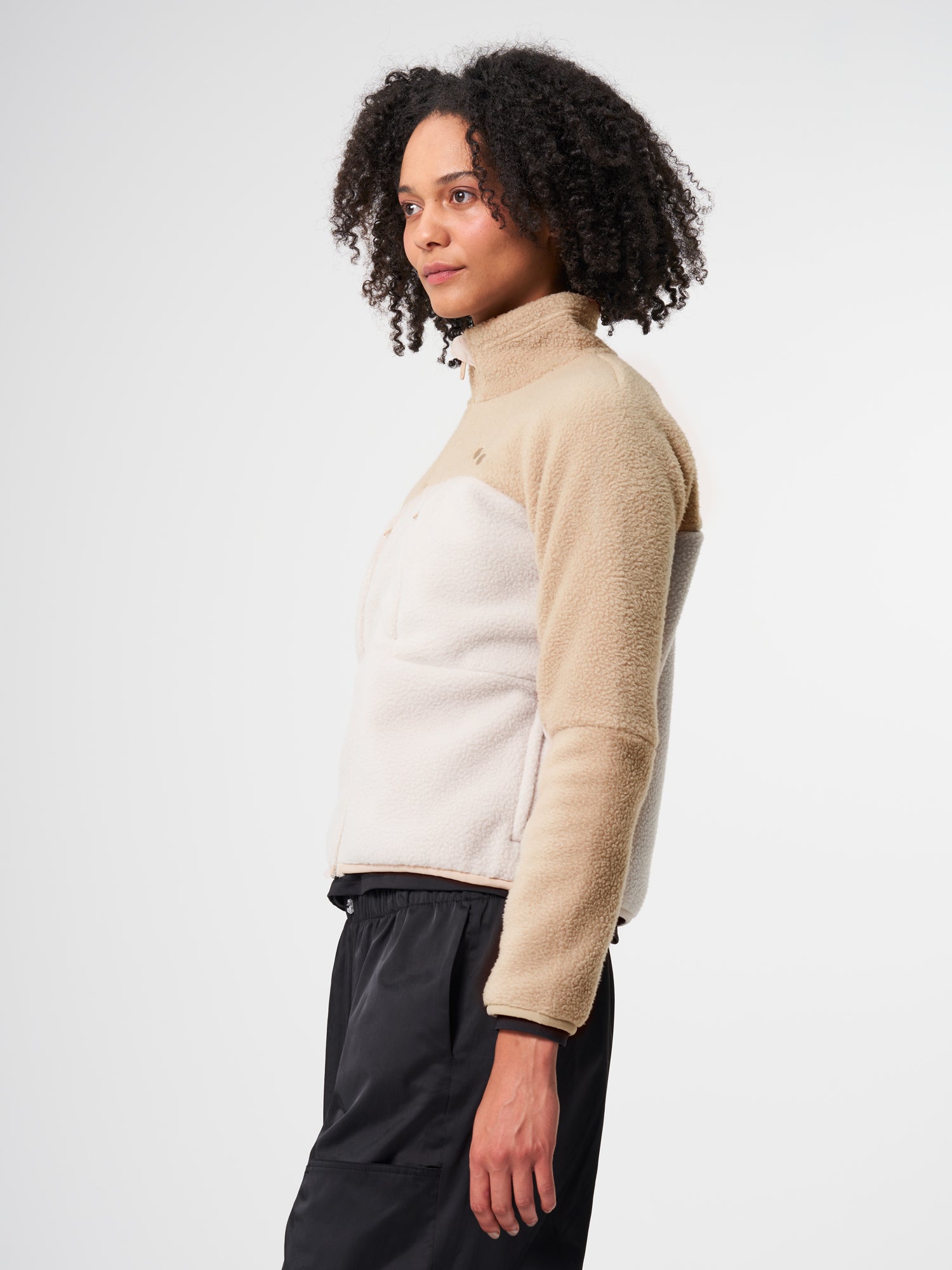 pinqponq-Fleece-Jacket-Women-Tune-Khaki-model-female-side