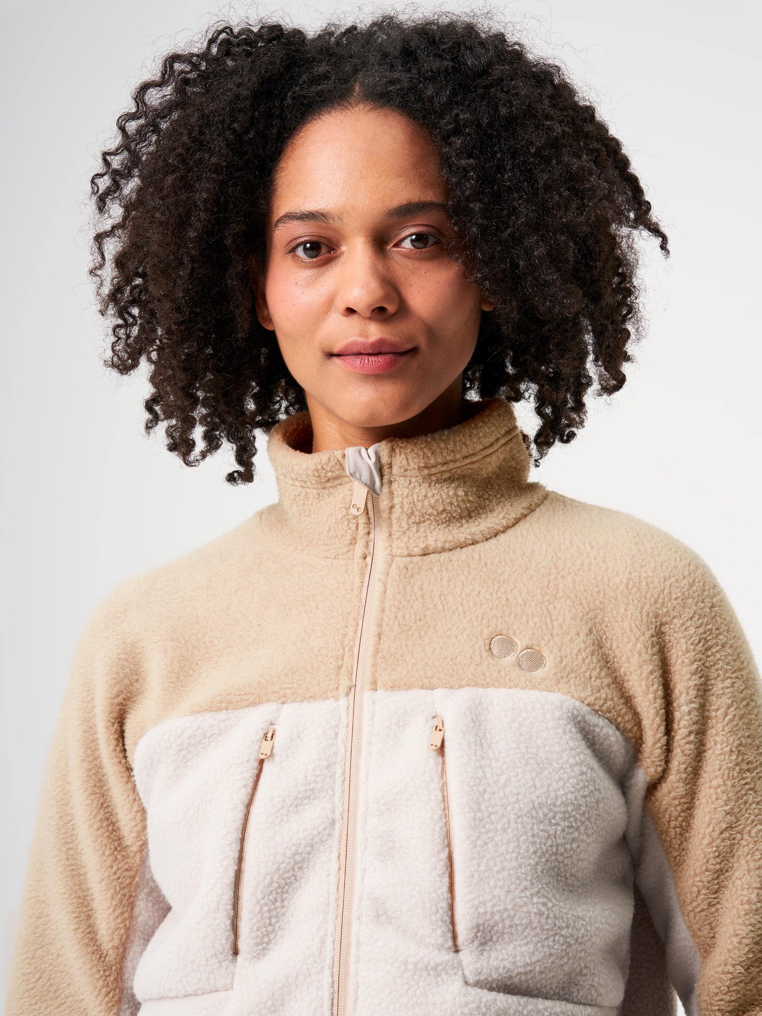 pinqponq-Fleece-Jacket-Women-Tune-Khaki-model-female-front-detail