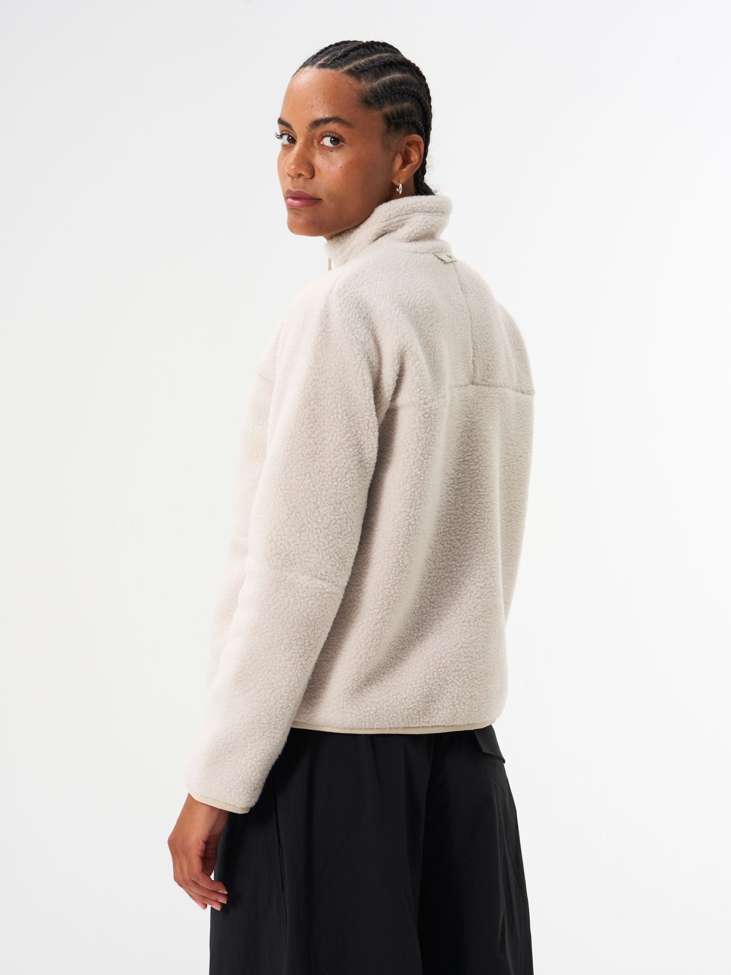 pinqponq-Fleece-Jacket-Women-Cliff-Beige-model-back