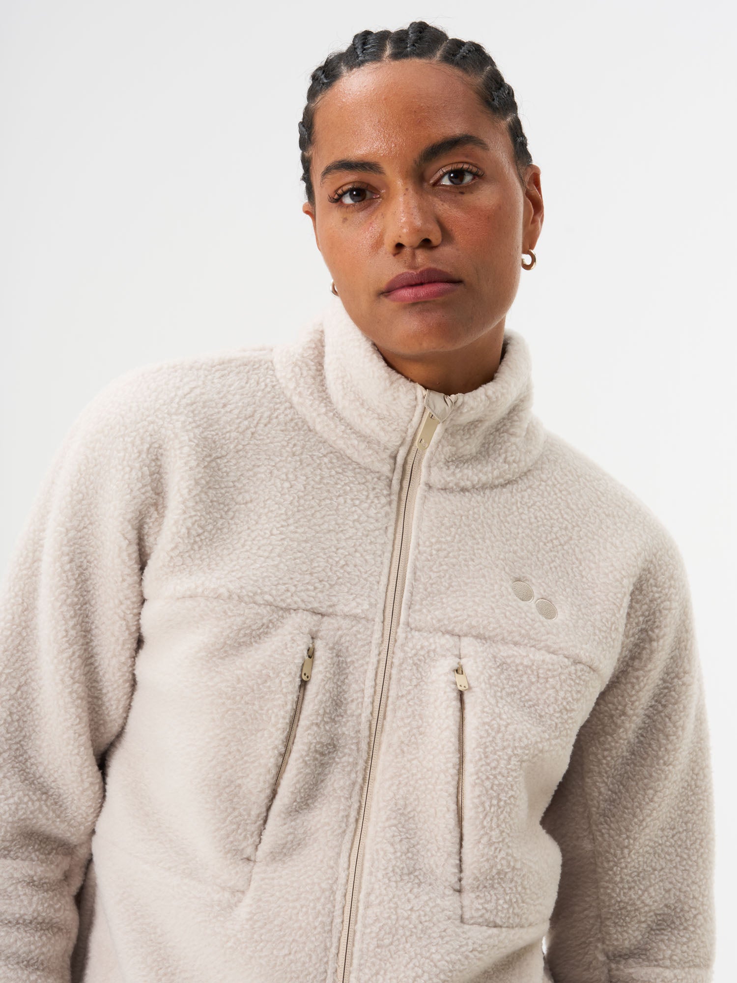 pinqponq-Fleece-Jacket-Women-Cliff-Beige-model-front-detail