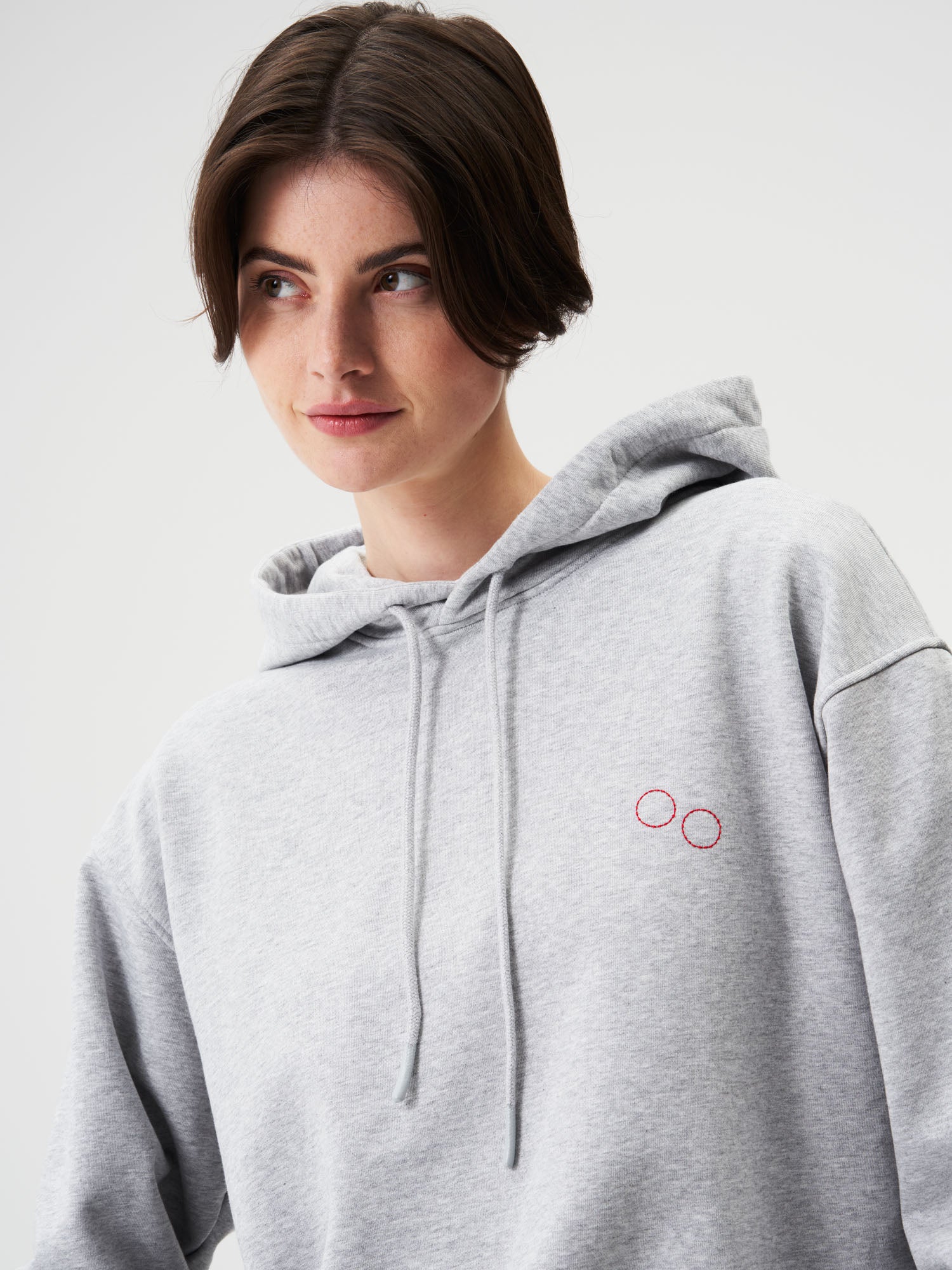 pinqponq-Hoodie-Unisex-Grey-Melange-Pelle-Cass-Tennis-modeö-front-detail