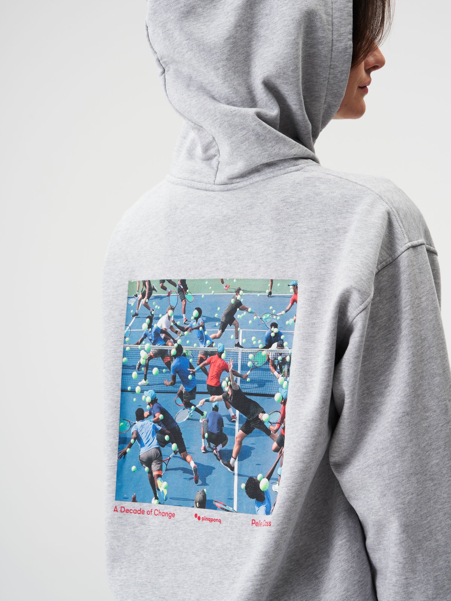pinqponq-Hoodie-Unisex-Grey-Melange-Pelle-Cass-Tennis-model-back-detail