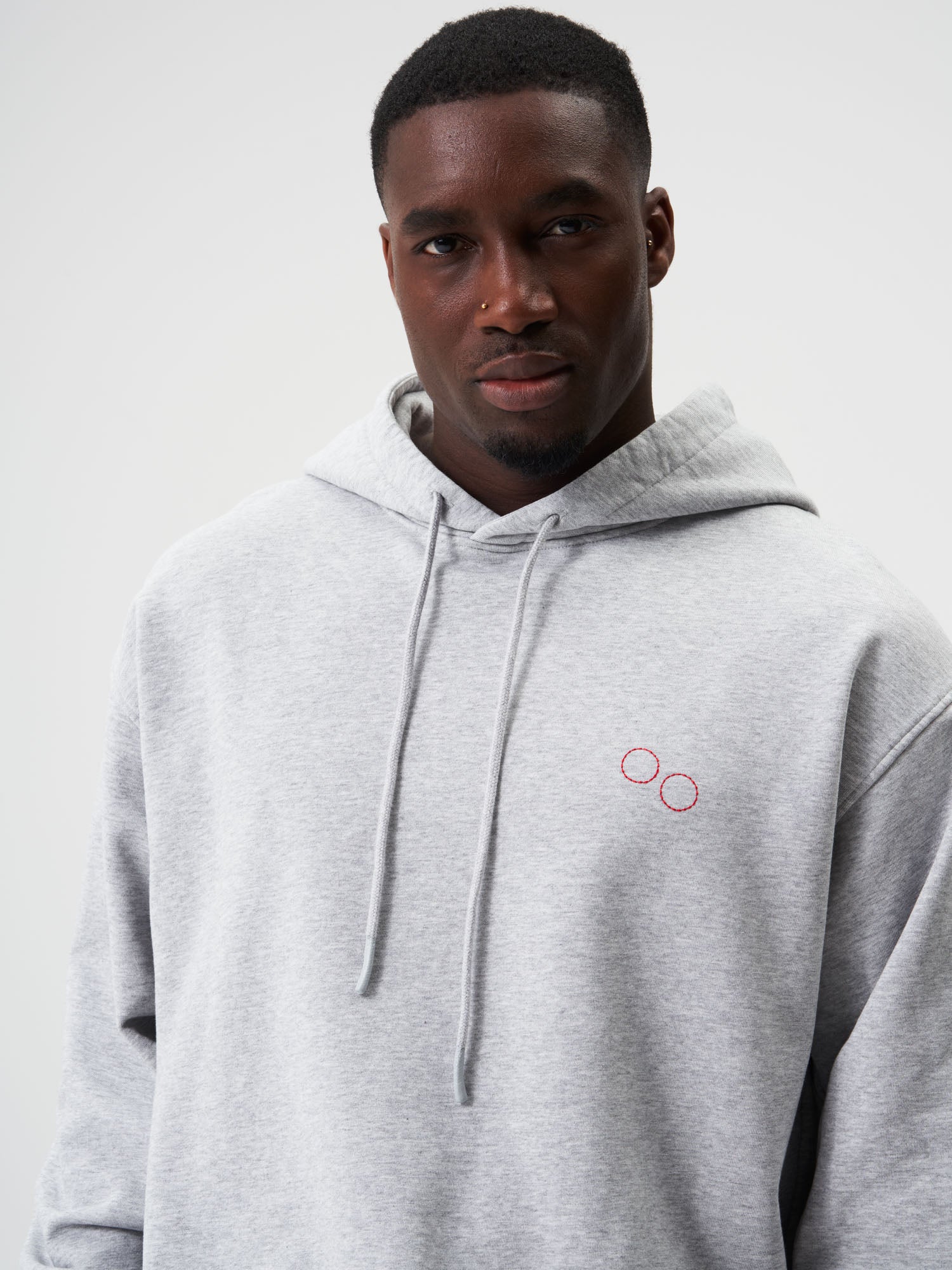 pinqponq-Hoodie-Unisex-Grey-Melange-Pelle-Cass-Tennis-model-front-detail