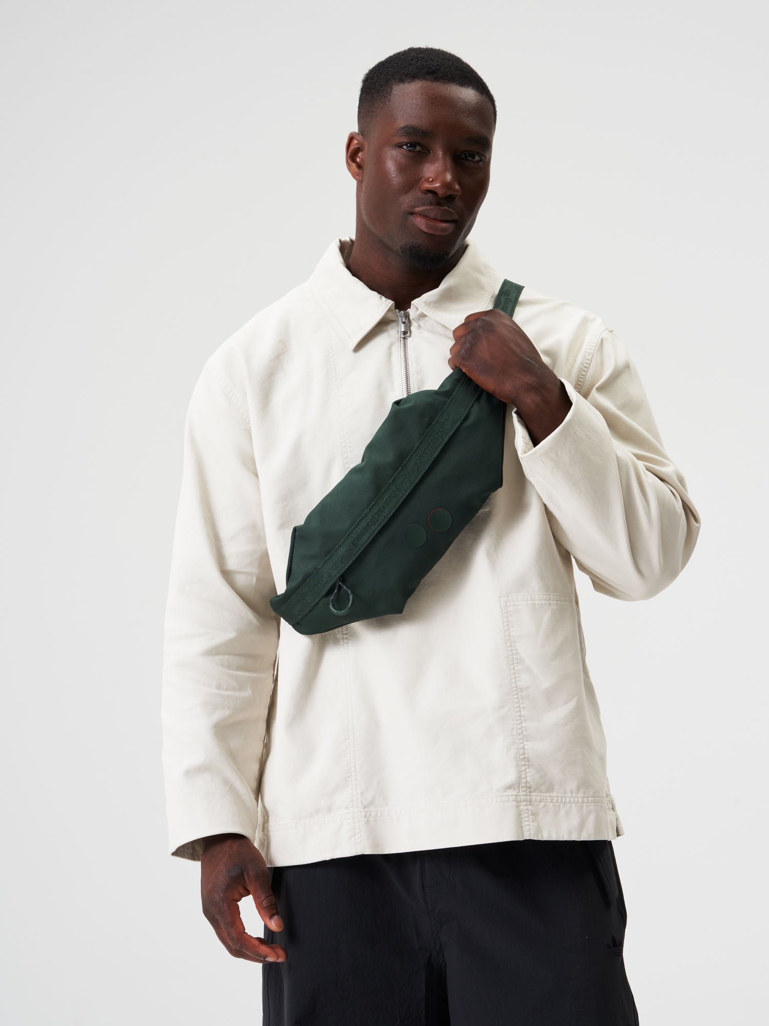 pinqponq-Brik-Cosmo-Green-model-front