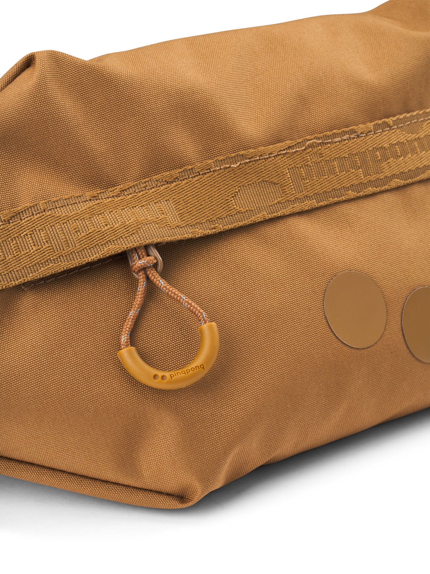 pinqponq-Brik-Ginger-Biscuit-closeup-details