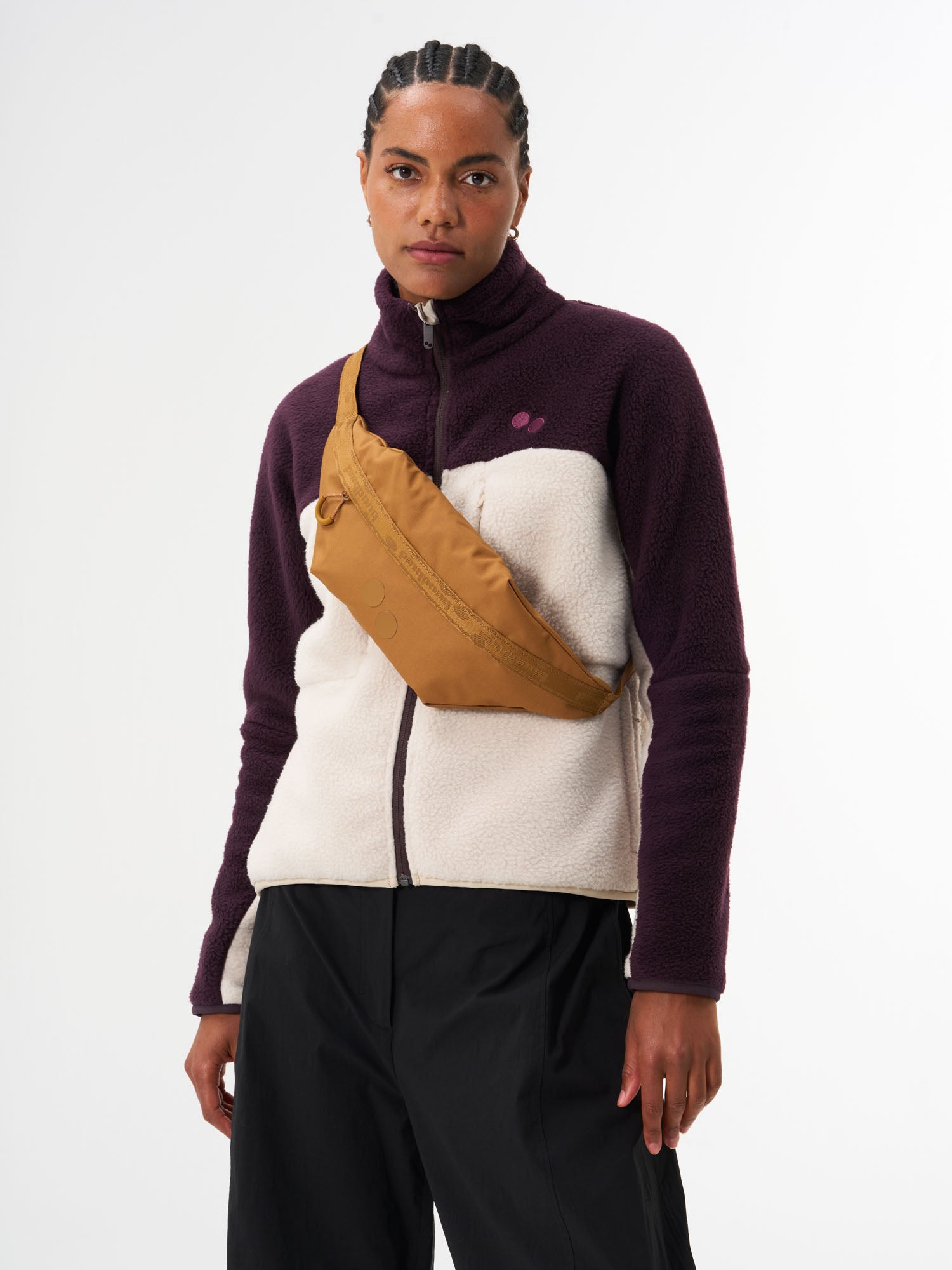 pinqponq-Brik-Ginger-Biscuit-model-front