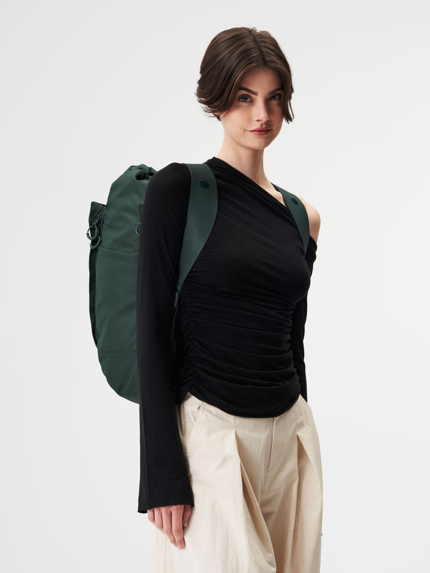 pinqponq-Kalm-Cosmo-Green-model-back