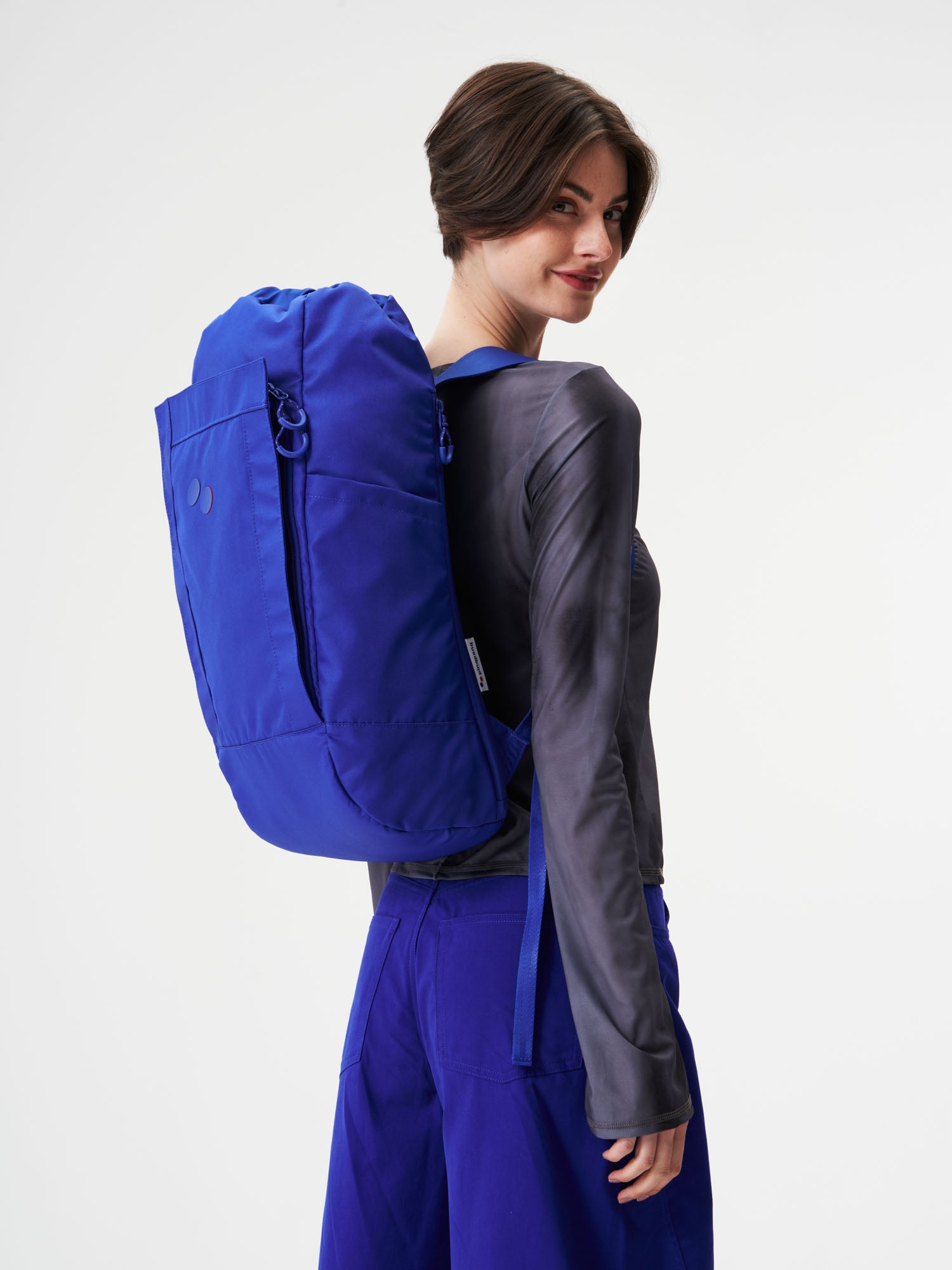 pinqponq-Kalm-Ultimate-Blue-model-back