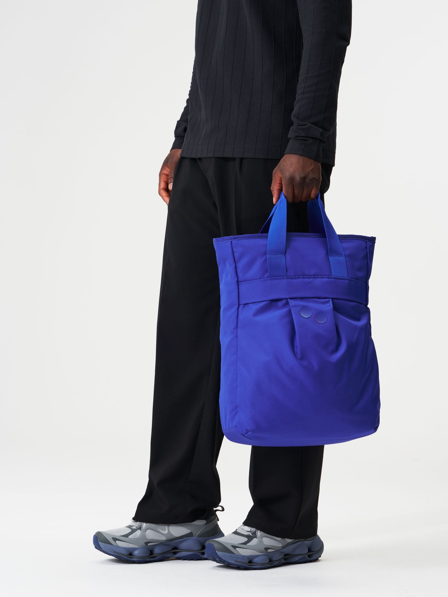 pinqponq-Komo-Ultimate-Blue-model-front