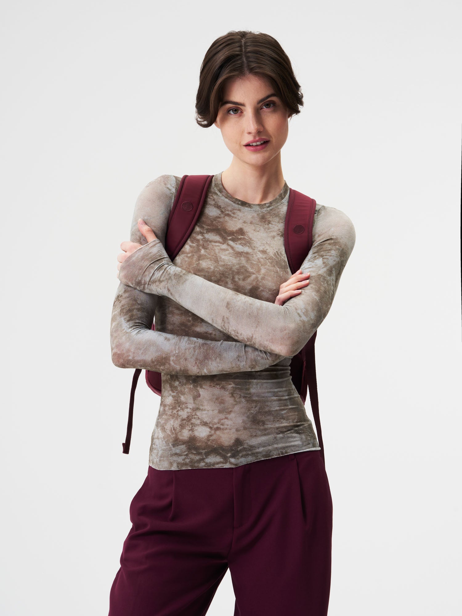 pinqponq-Komo-Changeant-Glazed-Red-model-back