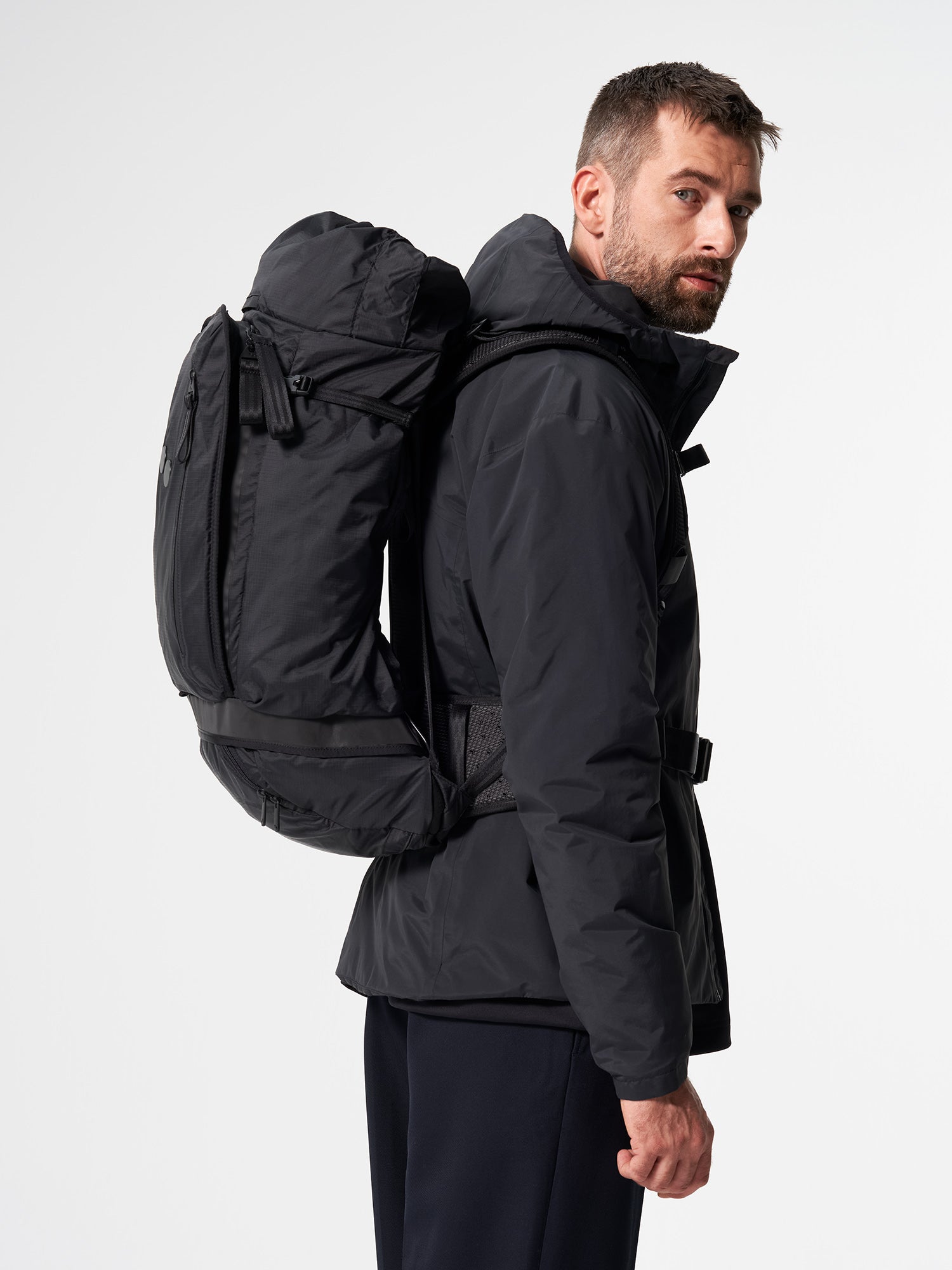 pinqponq-Komut-Large-Pure-Black-model-side