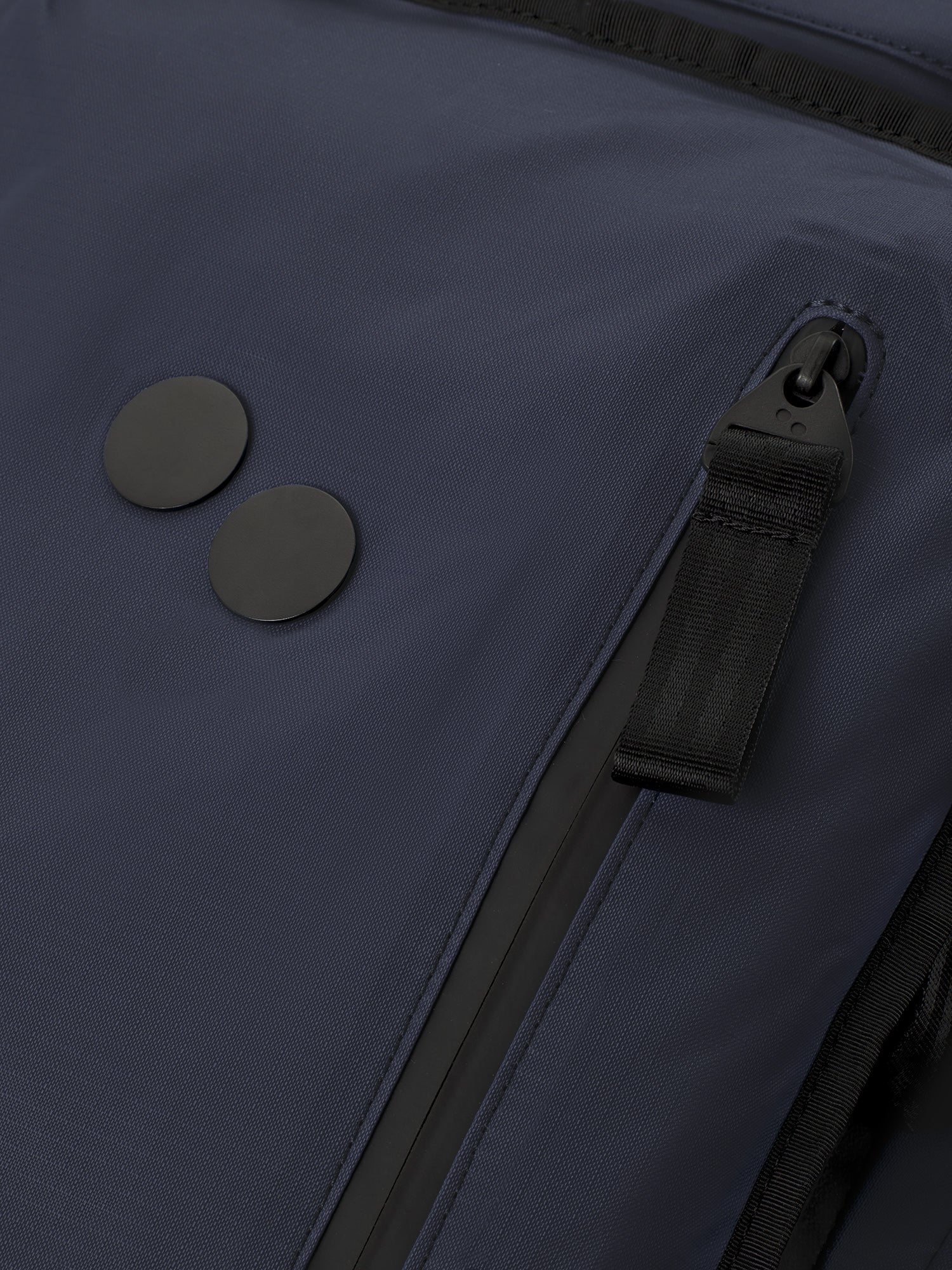 pinqponq-Komut-Medium-Pure-Navy-closeup-detail