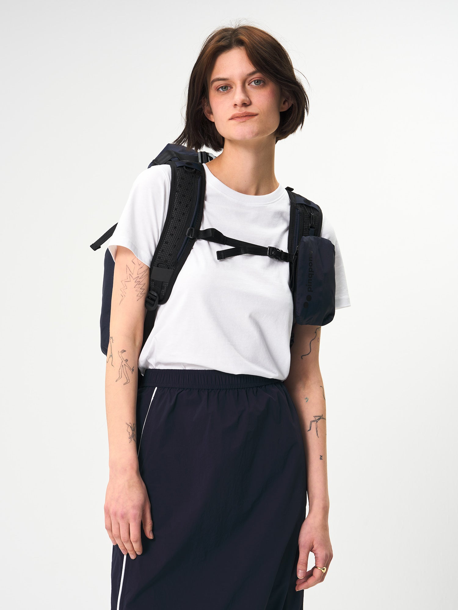 pinqponq-Komut-Medium-Pure-Navy-model-back