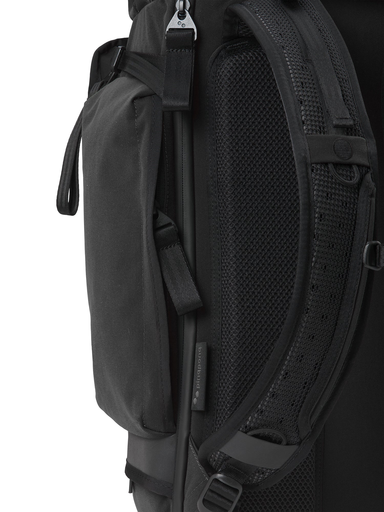 pinqponq-Komut-Medium-Solid-Black-details