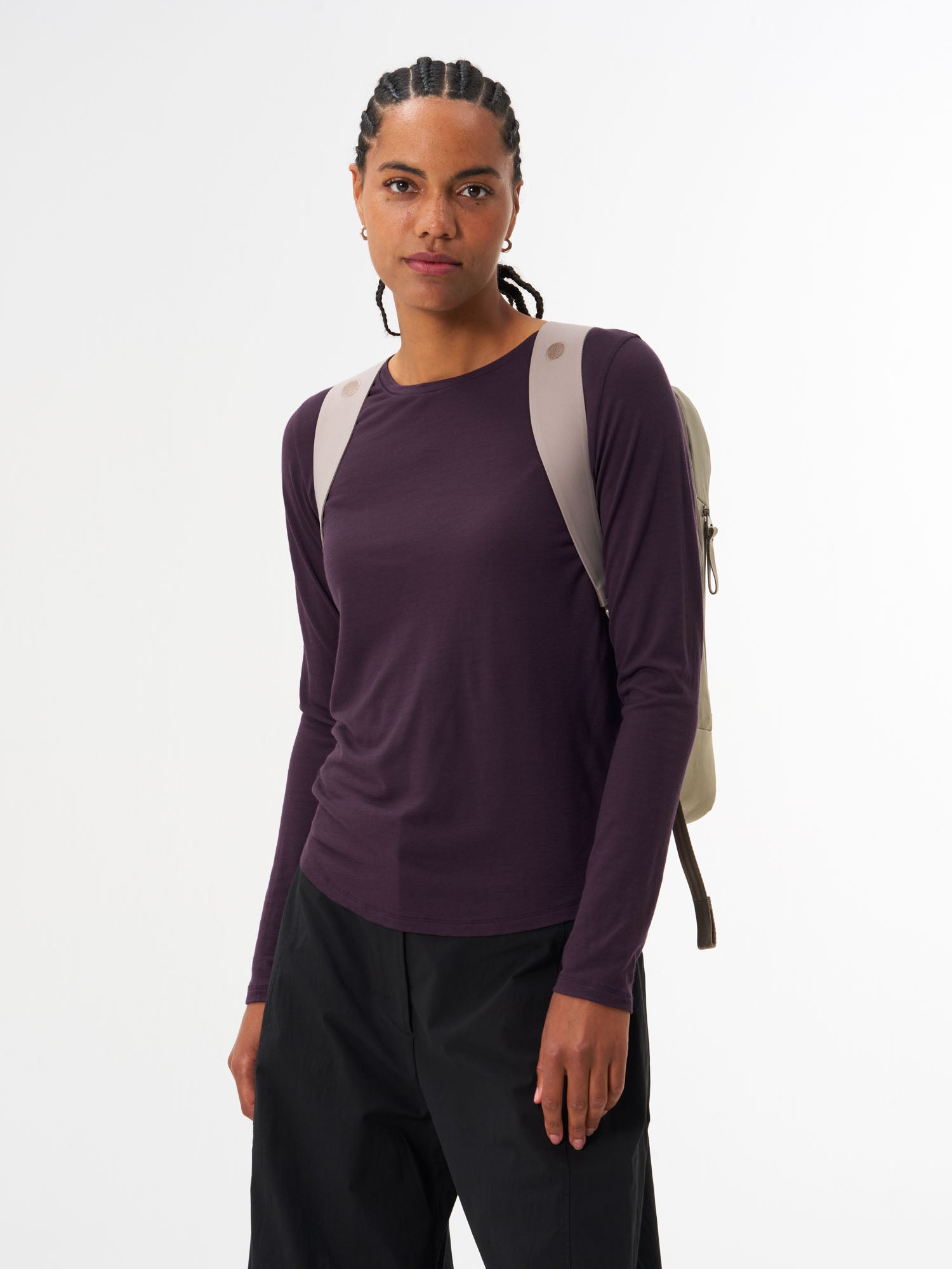 pinqponq-Kontor-Crinkle-Taupe-model-back