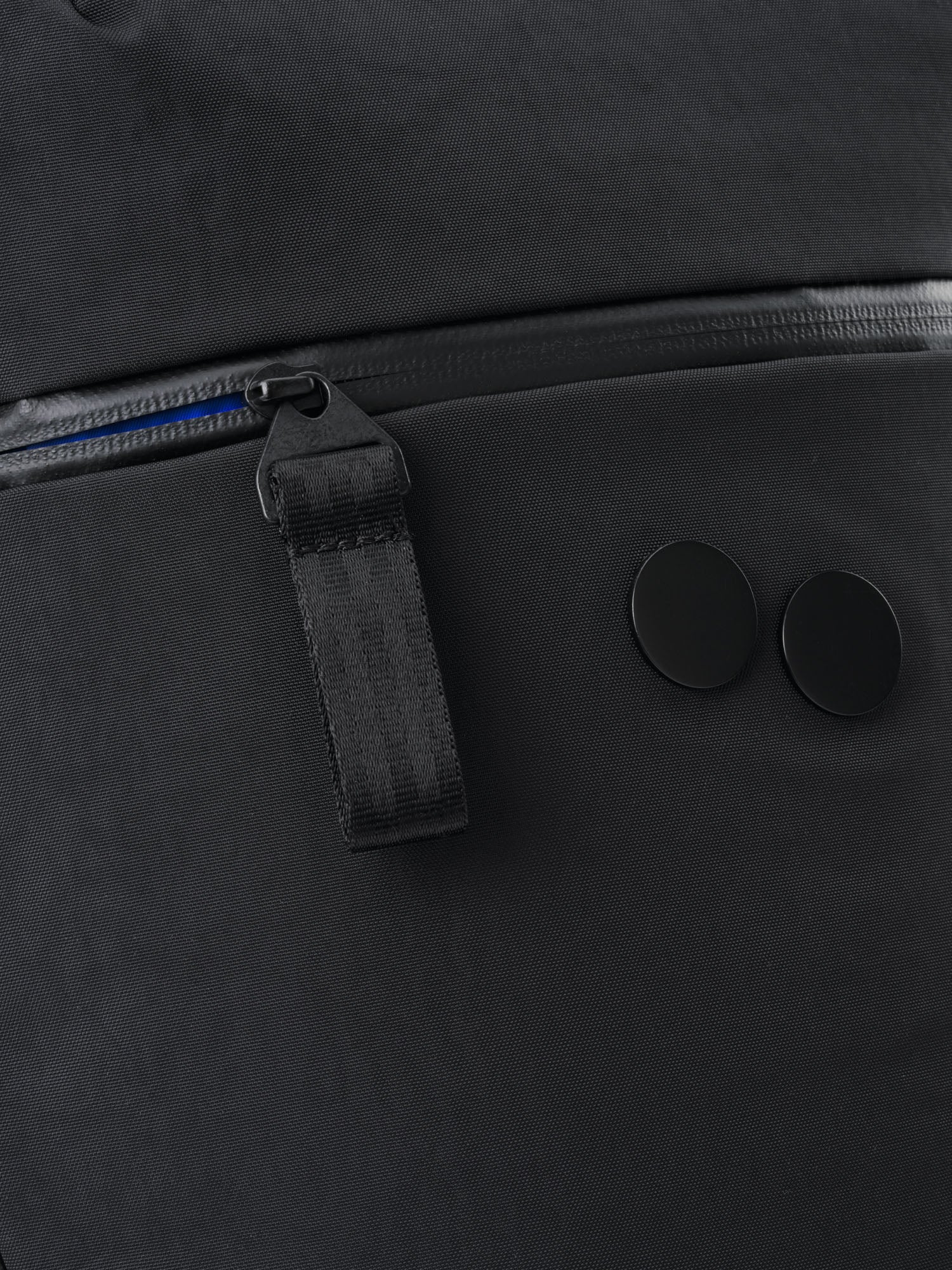 pinqponq-Kontor-Crinkle-Black-closeup-details